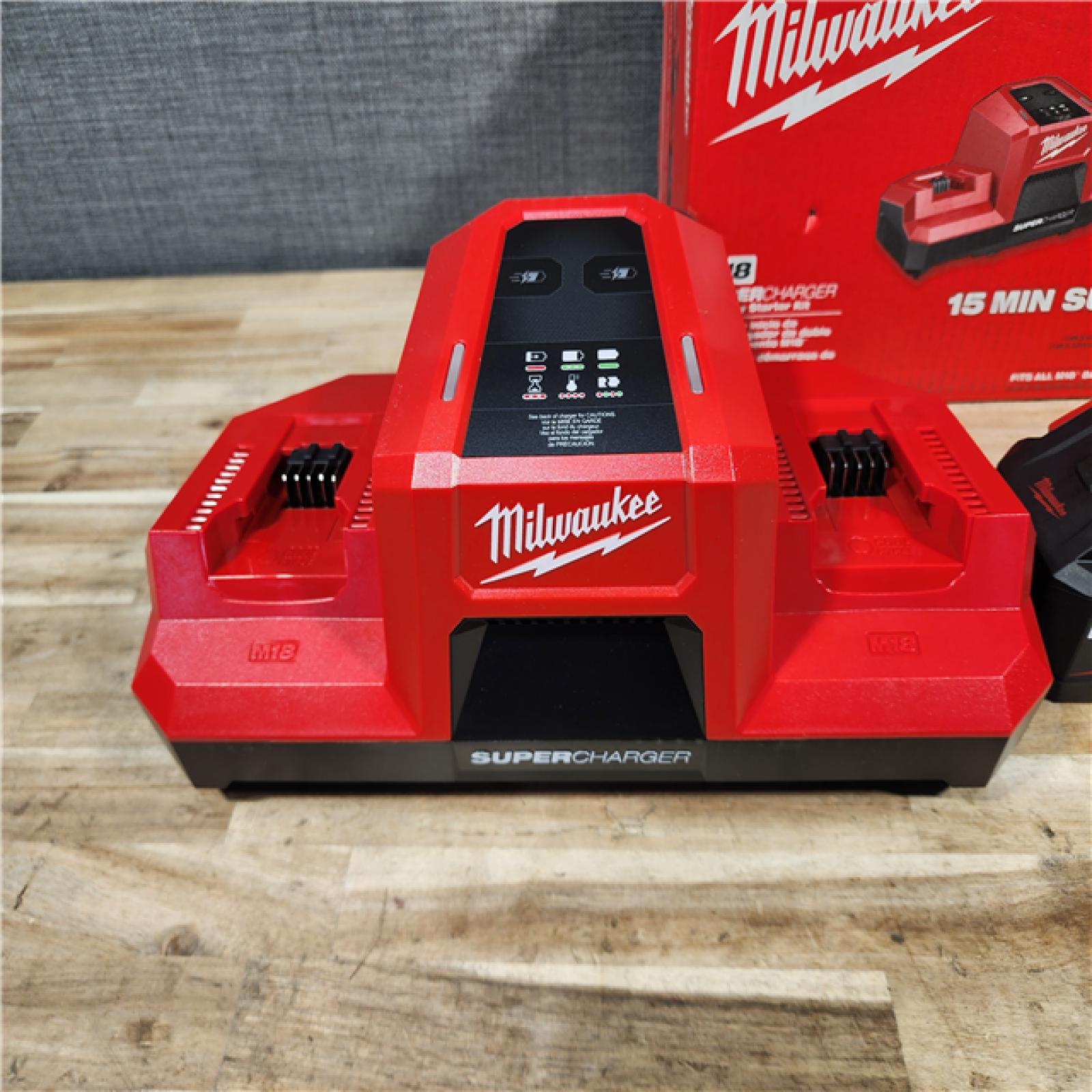 HOUSTON LOCATION - AS-IS (APPEARS LIKE NEW) MILWAUKEE M18 SUPER CHARGER DUAL BAY STARTER KIT W/ (2) FORGE XC6.0 BATTERIES