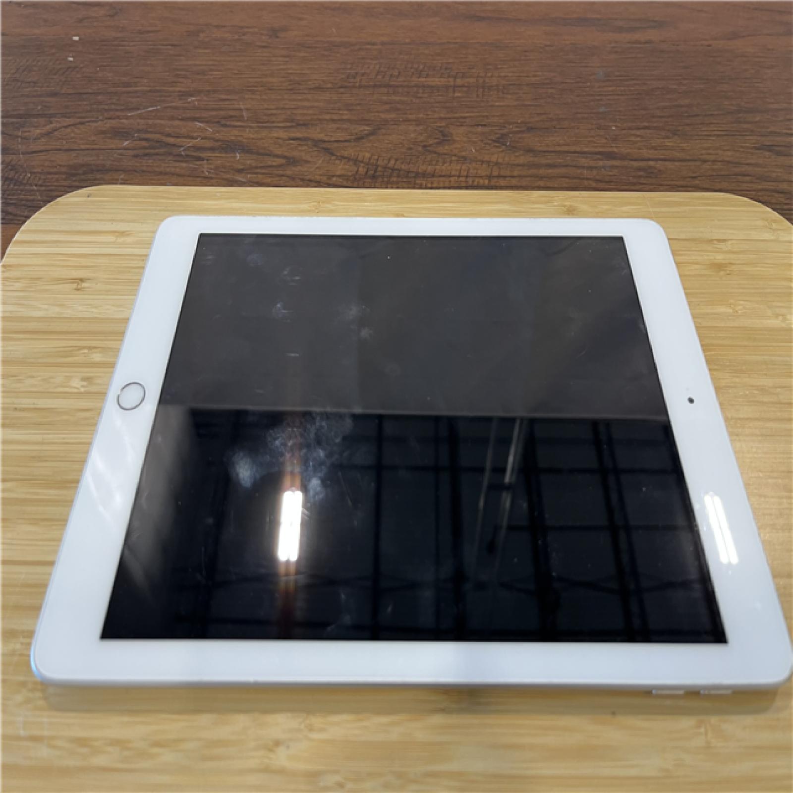 Apple iPad  (6Tth Gen) 32GB in Silver