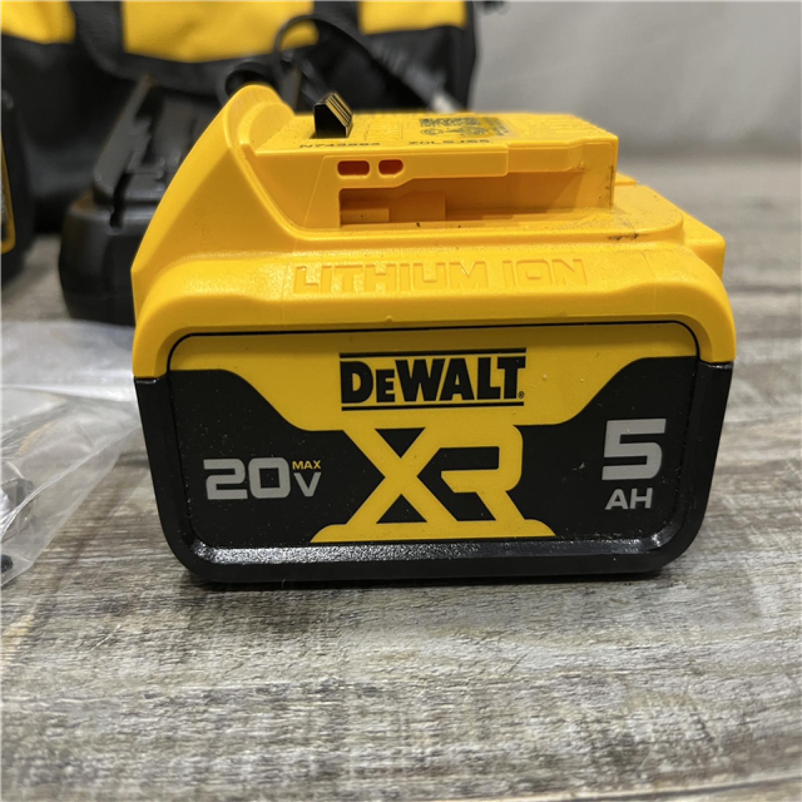 AS-IS DEWALT ATOMIC 20V MAX Lithium-Ion Cordless 1/4 in. Brushless Impact Driver Kit
