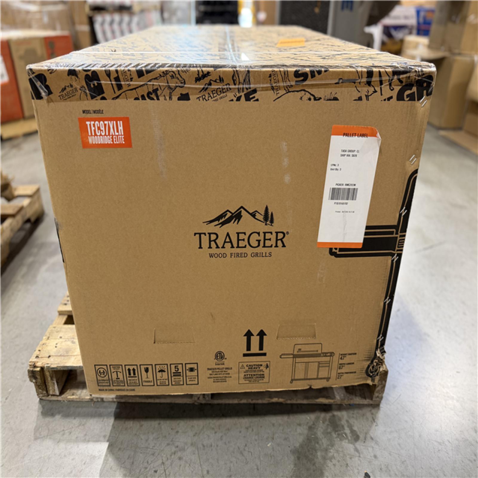 DALLAS LOCATION- TRAEGER Woodridge Elite Wi-Fi Pellet Grill and Smoker in Black