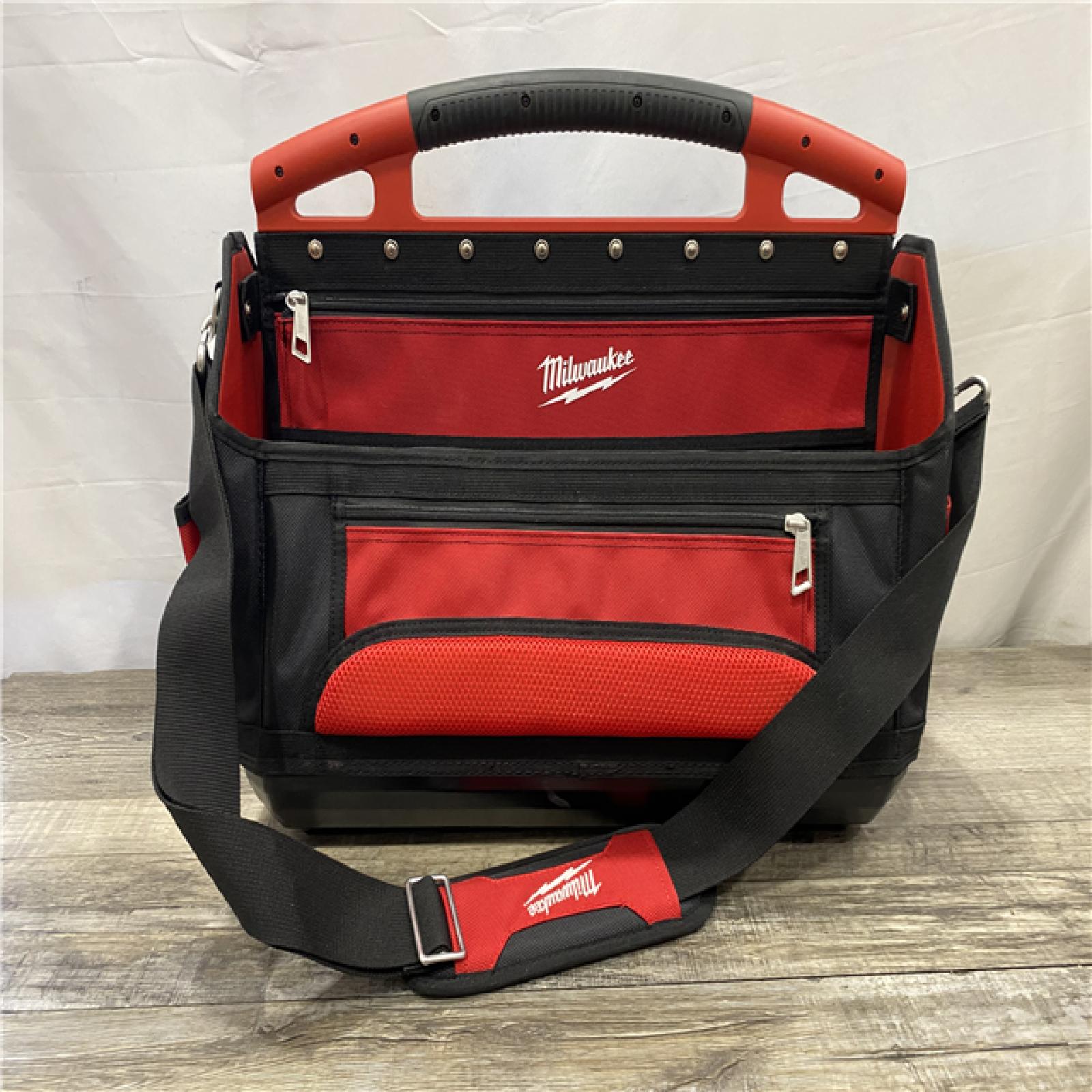 NEW - Milwaukee 20 in. PACKOUT Tote
