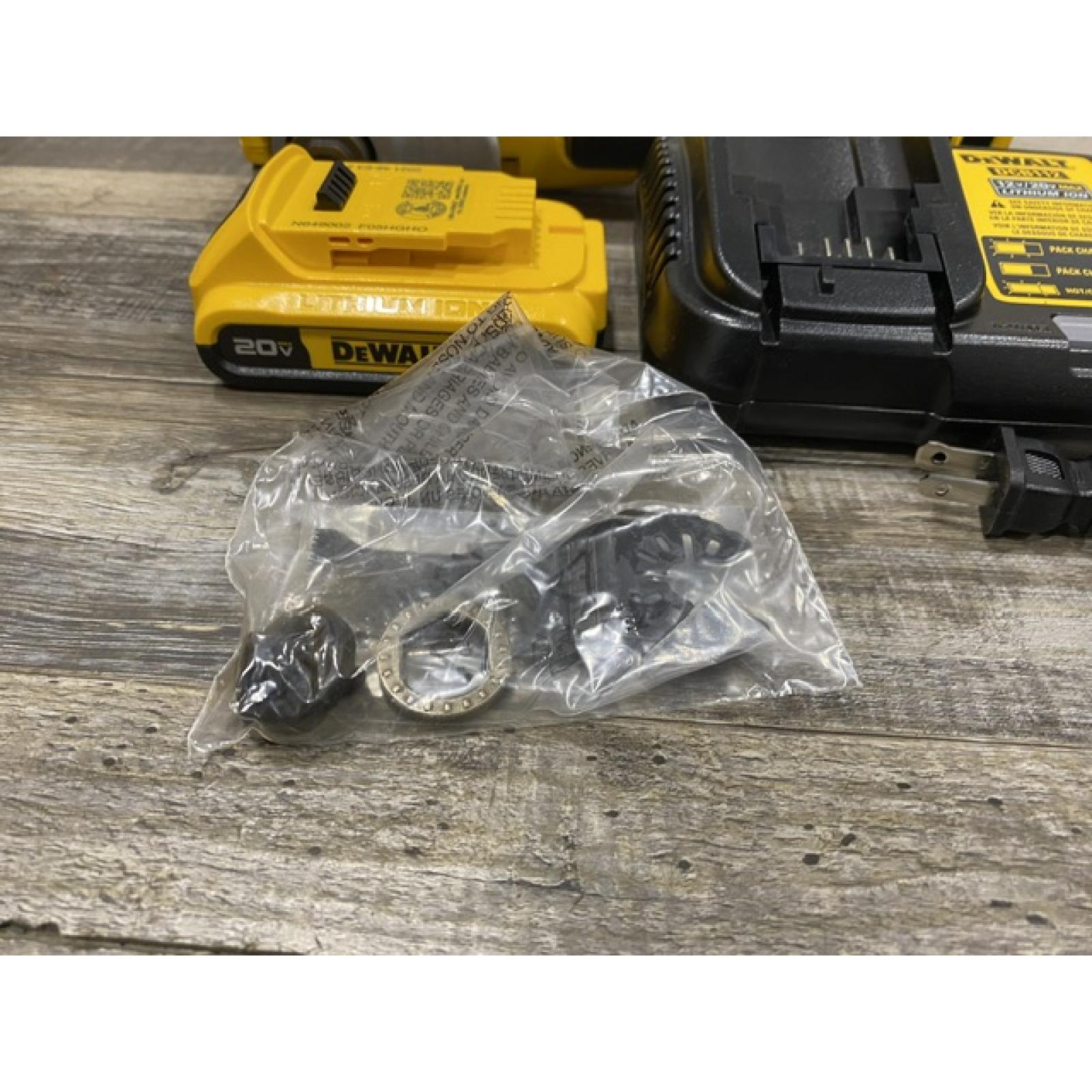 AS-IS DEWALT 20V MAX XR Cordless Brushless 3-Speed Oscillating Multi Tool Kit