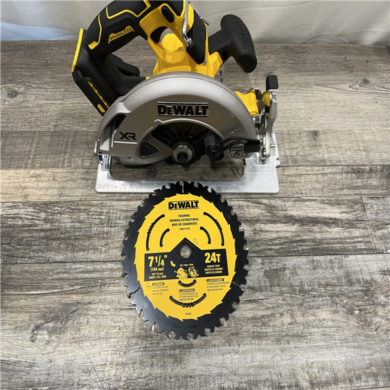 AS-IS DEWALT 20-Volt MAX 7-1/4 in. Cordless Circular Saw (Tool Only)