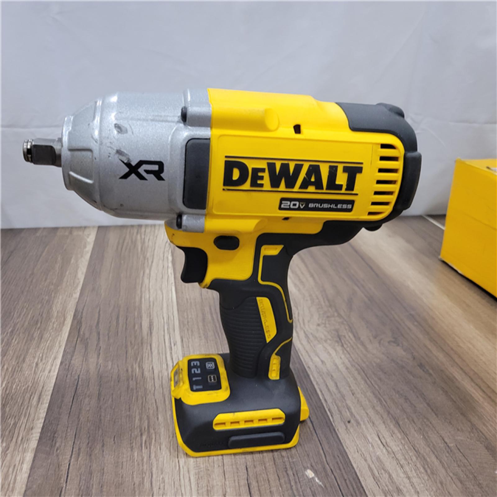 AS-IS DEWALT ATOMIC 20V MAX* Brushless Cordless Compact 1/4 in. Impact Driver Kit
