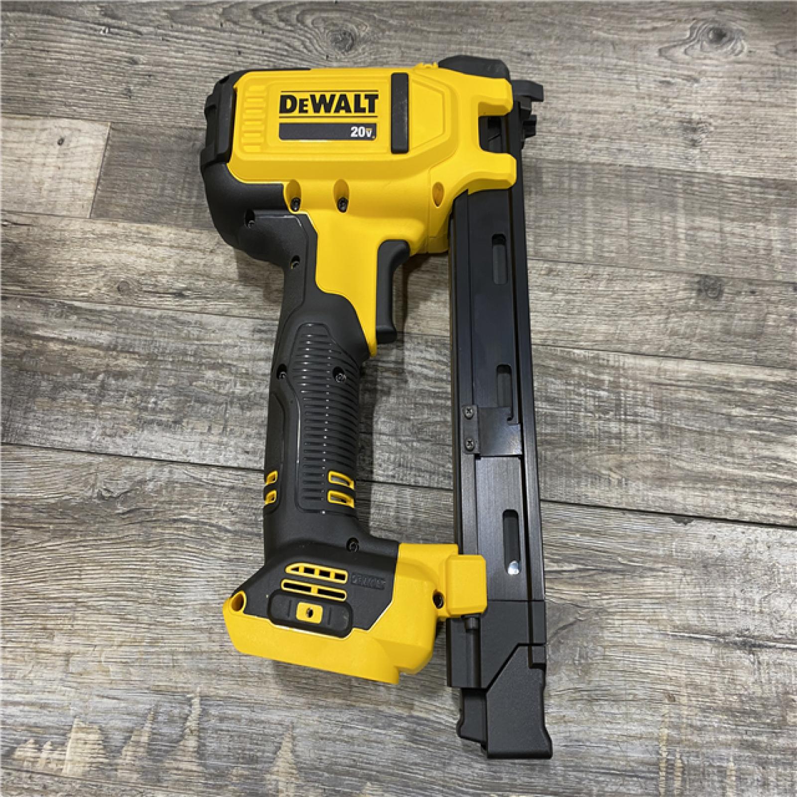 AS-IS DEWALT 20V MAX Lithium-Ion Cordless Cable Stapler Kit