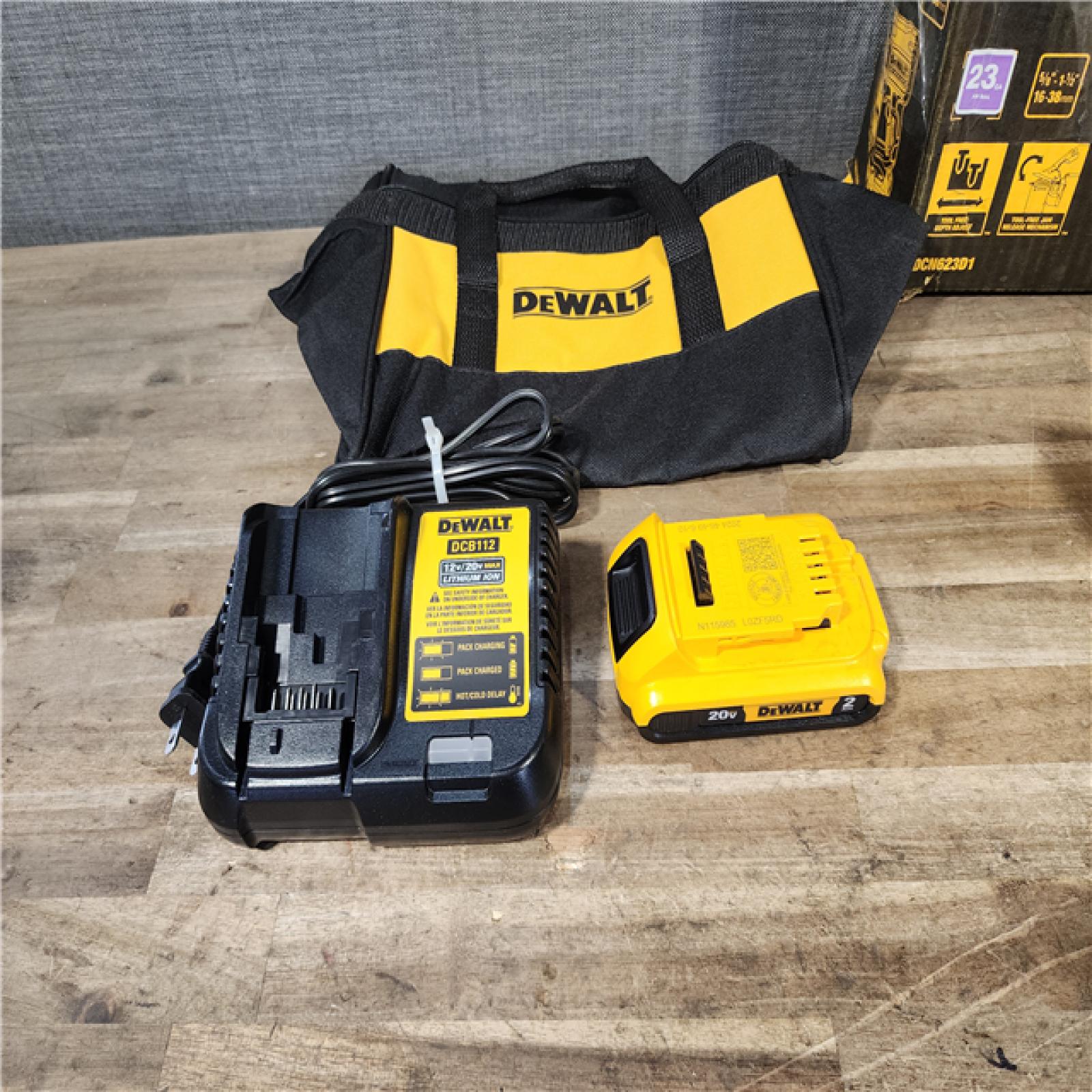 HOUSTON LOCATION - AS-IS DEWALT ATOMIC 20V MAX Lithium Ion Cordless 23 Gauge Pin Nailer Kit