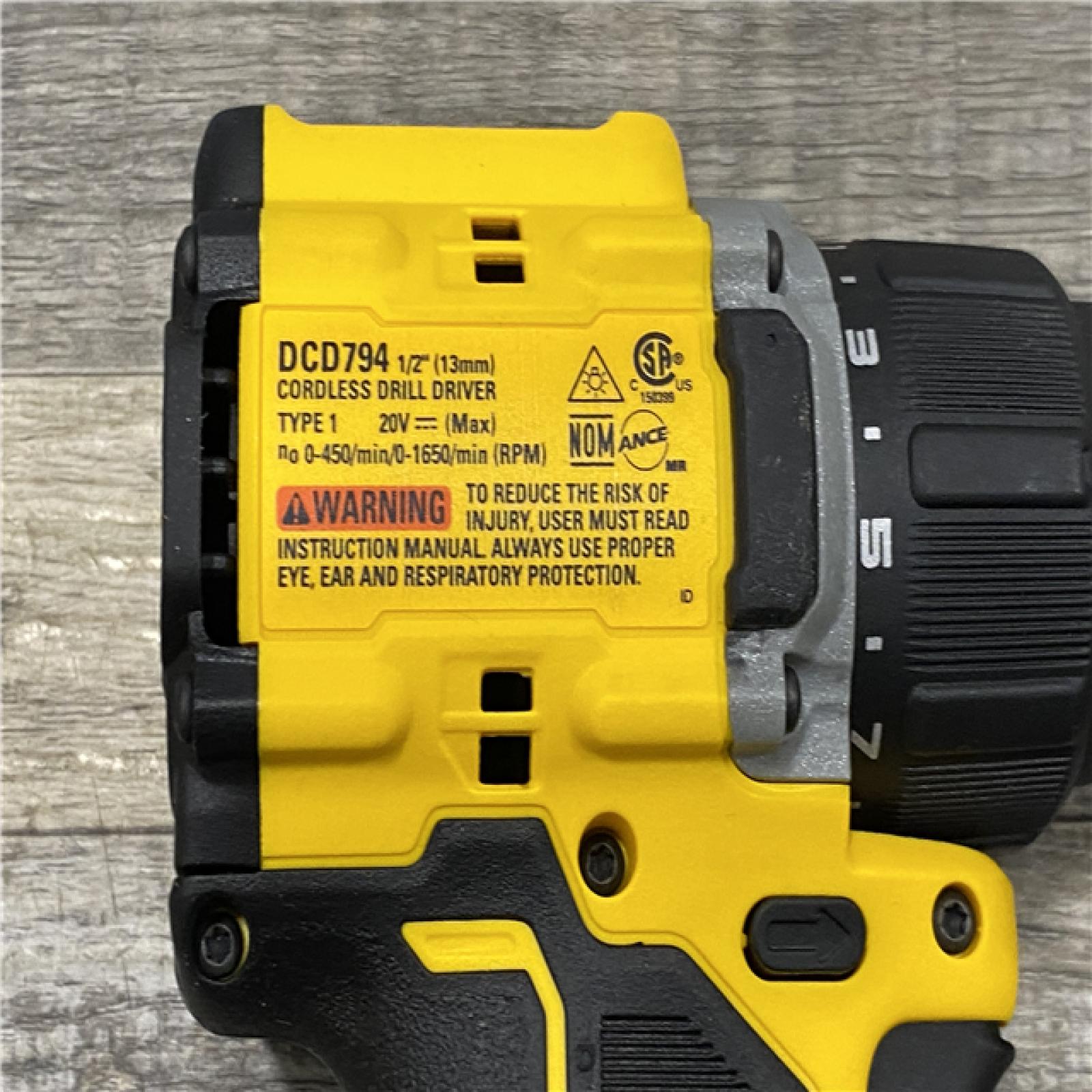 AS-IS DEWALT ATOMIC 20-Volt MAX Lithium-Ion Cordless Combo Kit