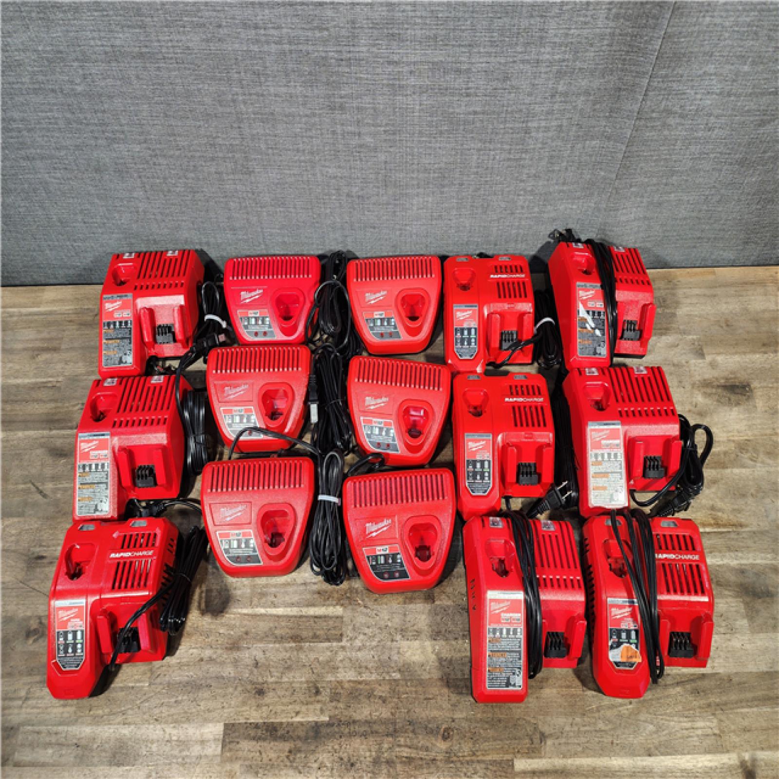 HOUSTON LOCATION - AS-IS MILWAUKEE BATTERY CHARGER PACK QTY - 15