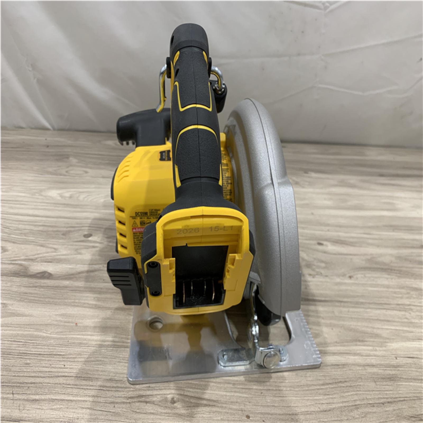 AS-IS DEWALT 20-Volt MAX 7-1/4 in. Cordless Circular Saw (Tool Only)
