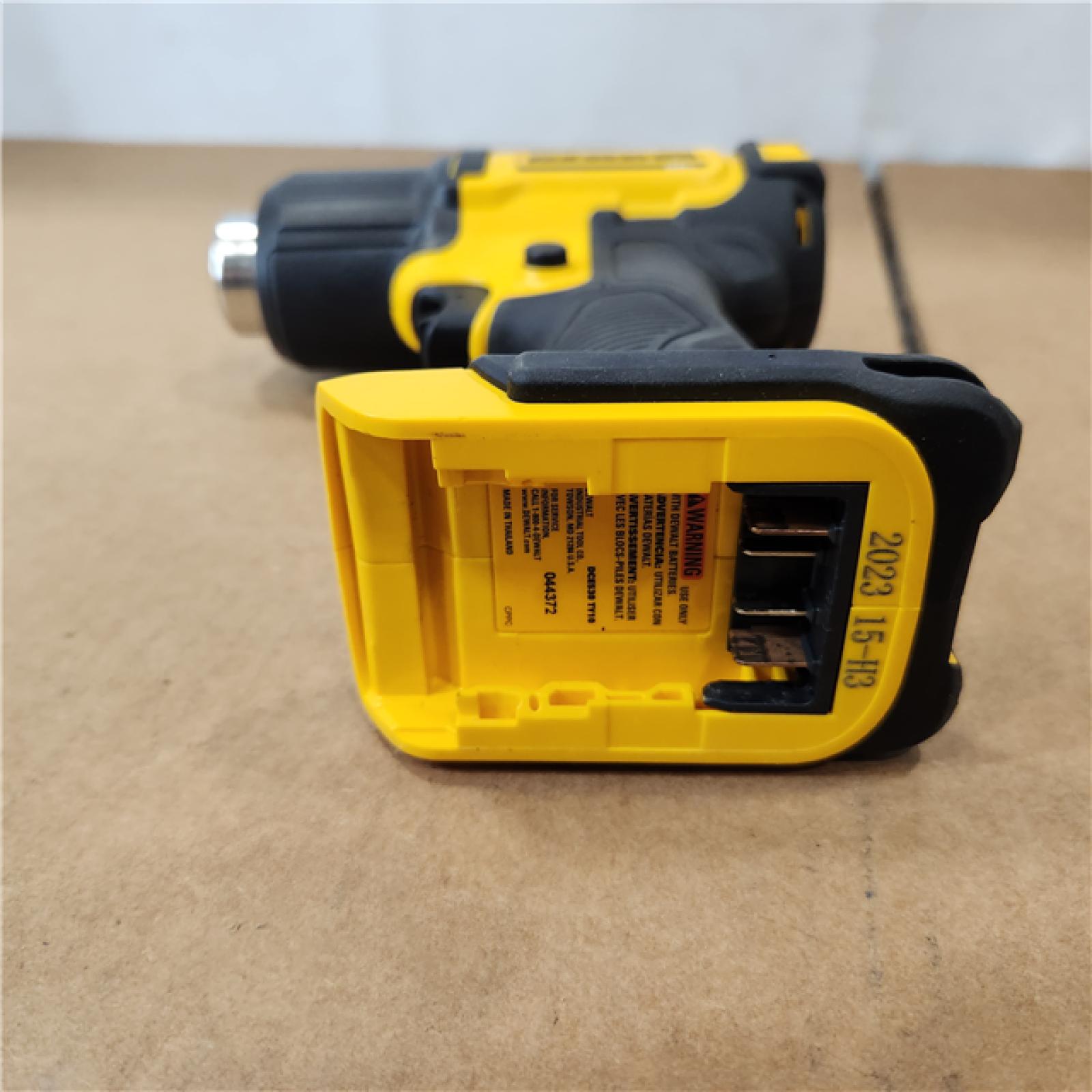 LIKE NEW Dewalt 20Volt MAX Cordless Compact Heat Gun with Flat & Hook