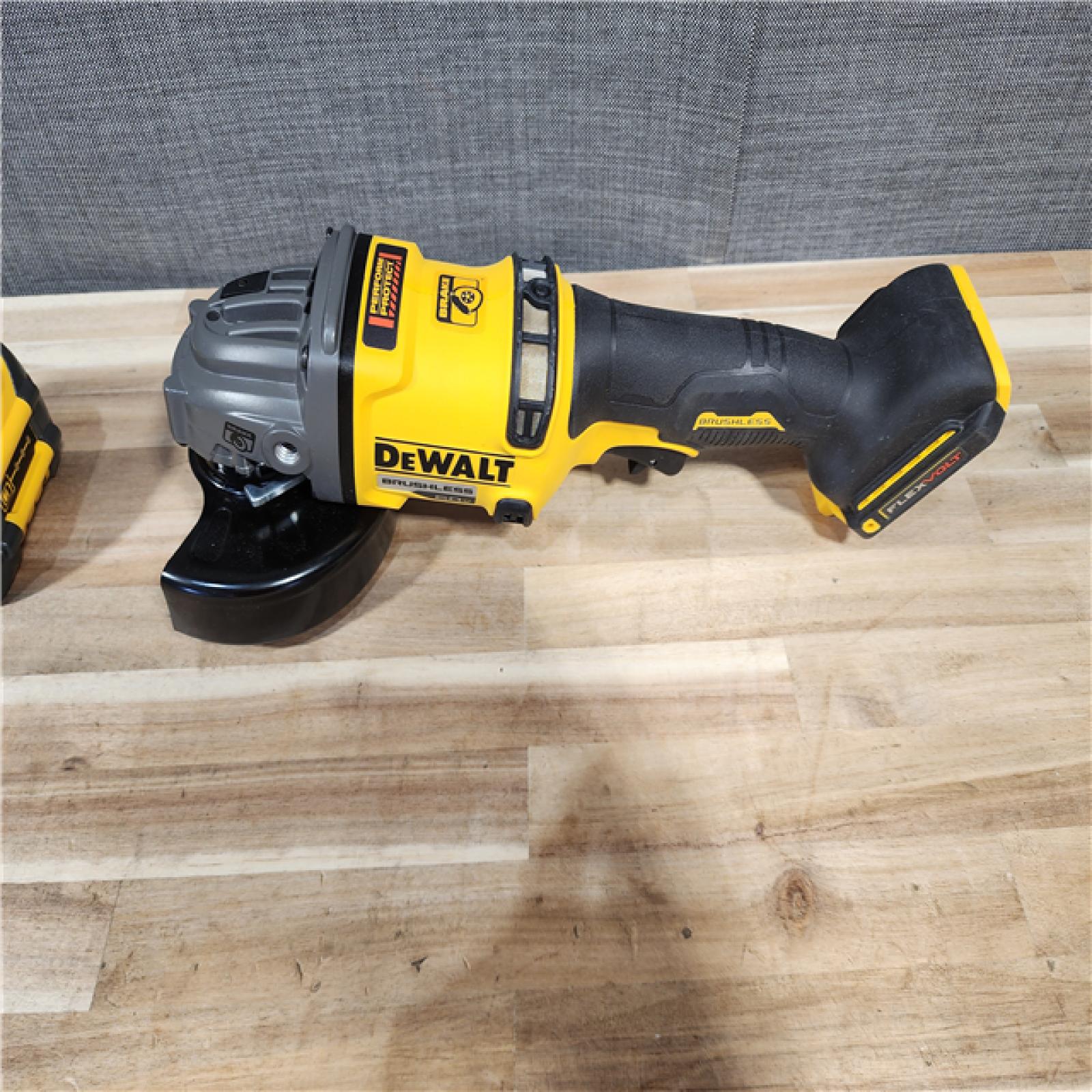HOUSTON LOCATION - AS-IS DeWalt FLEXVOLT 60V Cordless 4-1/2 to 6 in. Grinder Kit (Battery & Charger)