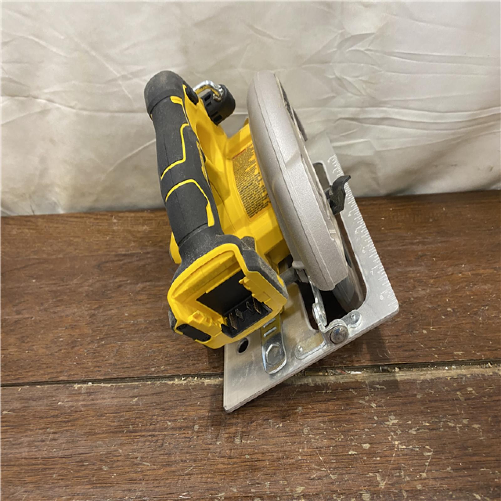 AS-IS DEWALT 20-Volt MAX 7-1/4 in. Cordless Circular Saw (Tool Only)