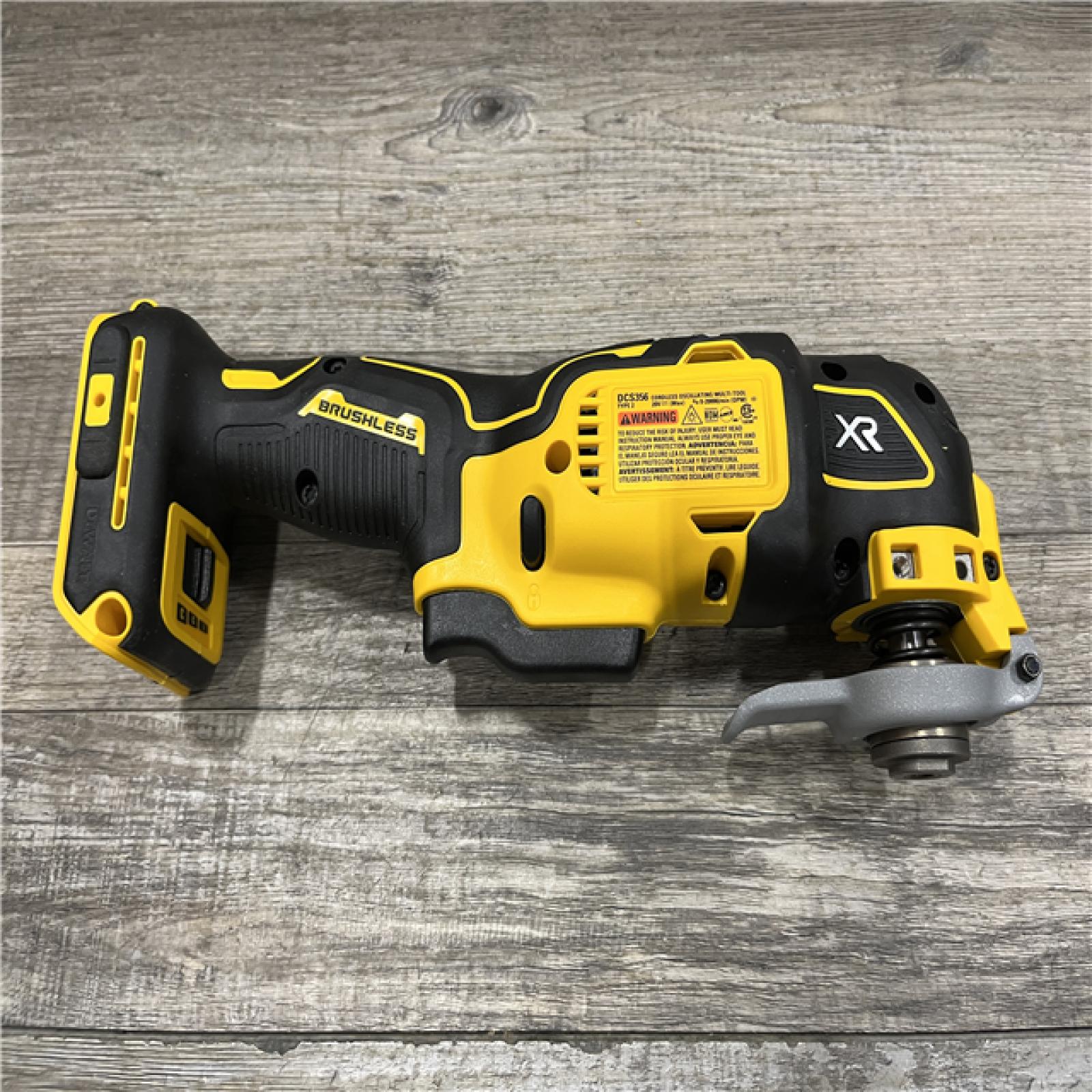 AS-IS DEWALT 20V MAX XR Cordless Brushless 3-Speed Oscillating Multi Tool Kit