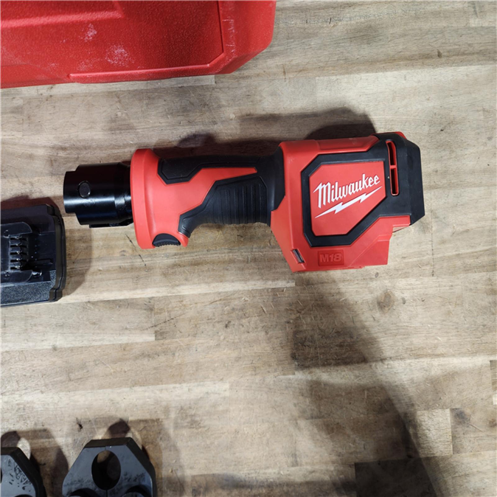 HOUSTON LOCATION - AS-IS (APPEARS LIKE NEW) M18 18V Lithium-Ion Cordless Short Throw Press Tool Kit with 3 PEX Crimp Jaws (2) 2.0 Ah Batteries and Charger