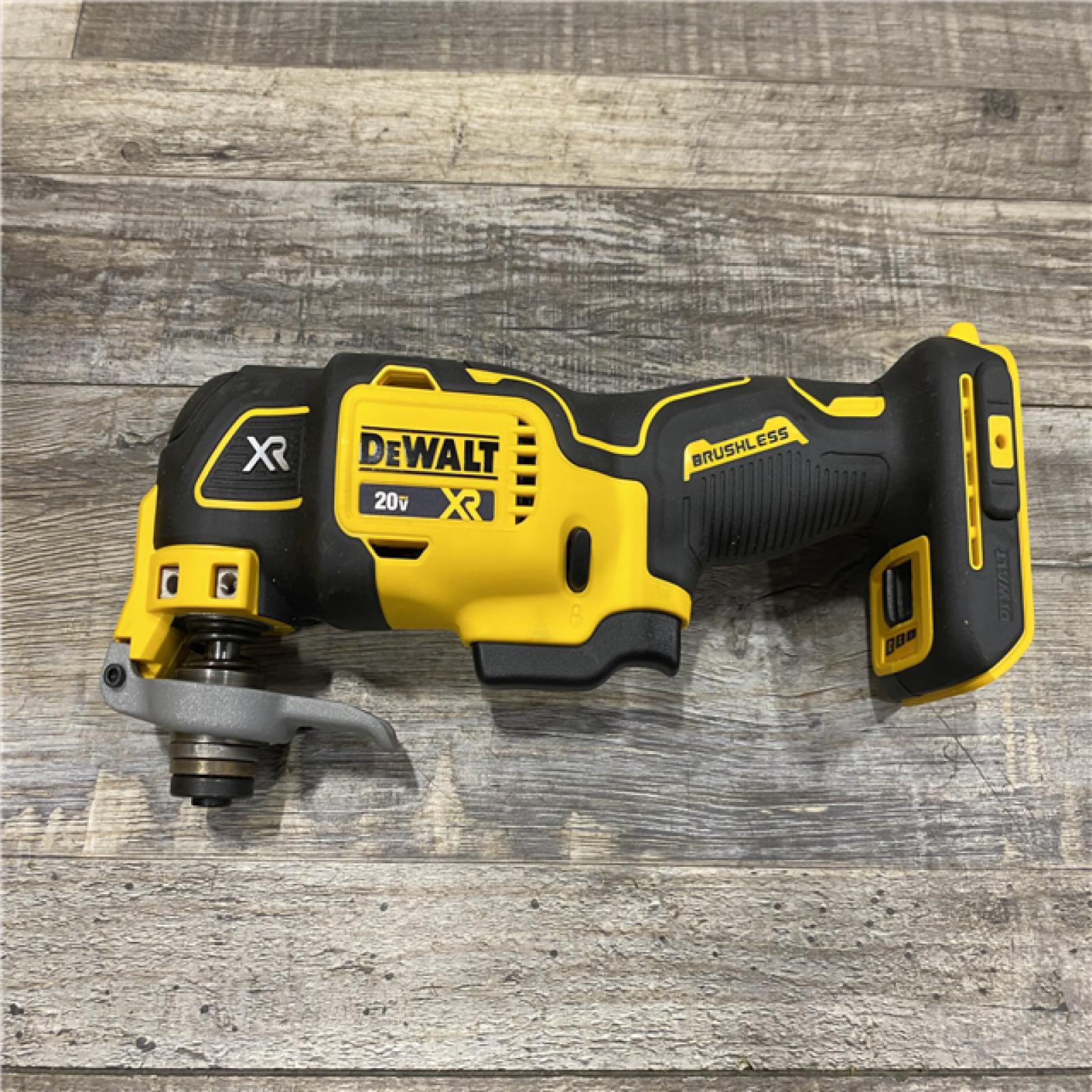 AS-IS DEWALT 20V MAX XR Cordless Brushless 3-Speed Oscillating Multi Tool Kit