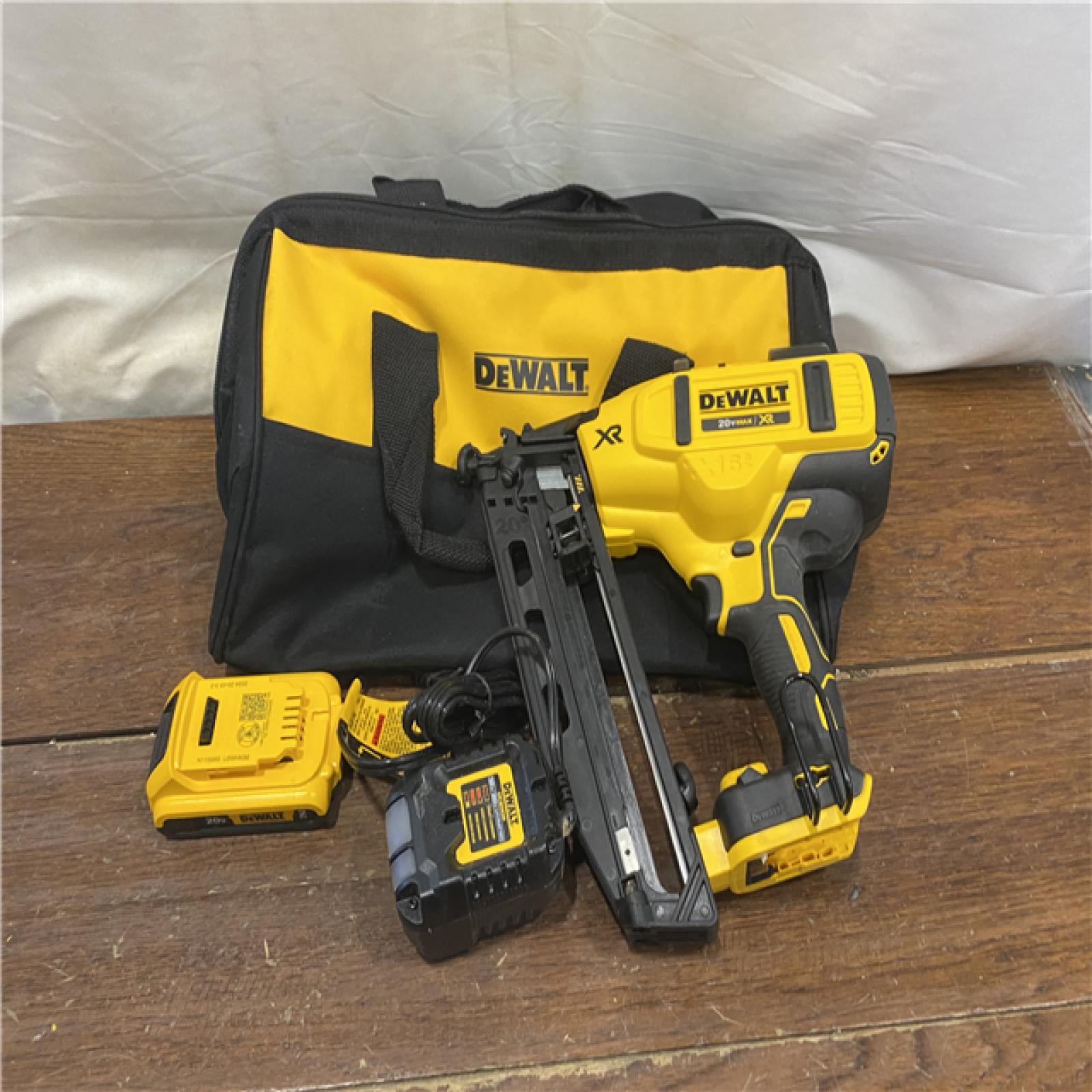 AS-IS  DeWalt DCN660D1 20V 16 Gauge Cordless Angled Finish Nailer Kit W/ 2Ah Battery
