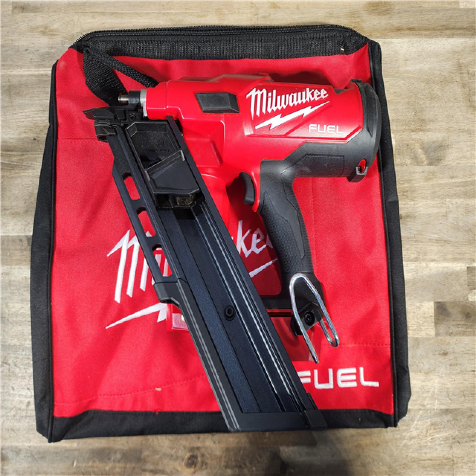 HOUSTON LOCATION - AS-IS (APPEARS LIKE NEW) Milwaukee 2745-21 M18 FUEL 30 Degree Framing Nailer Kit