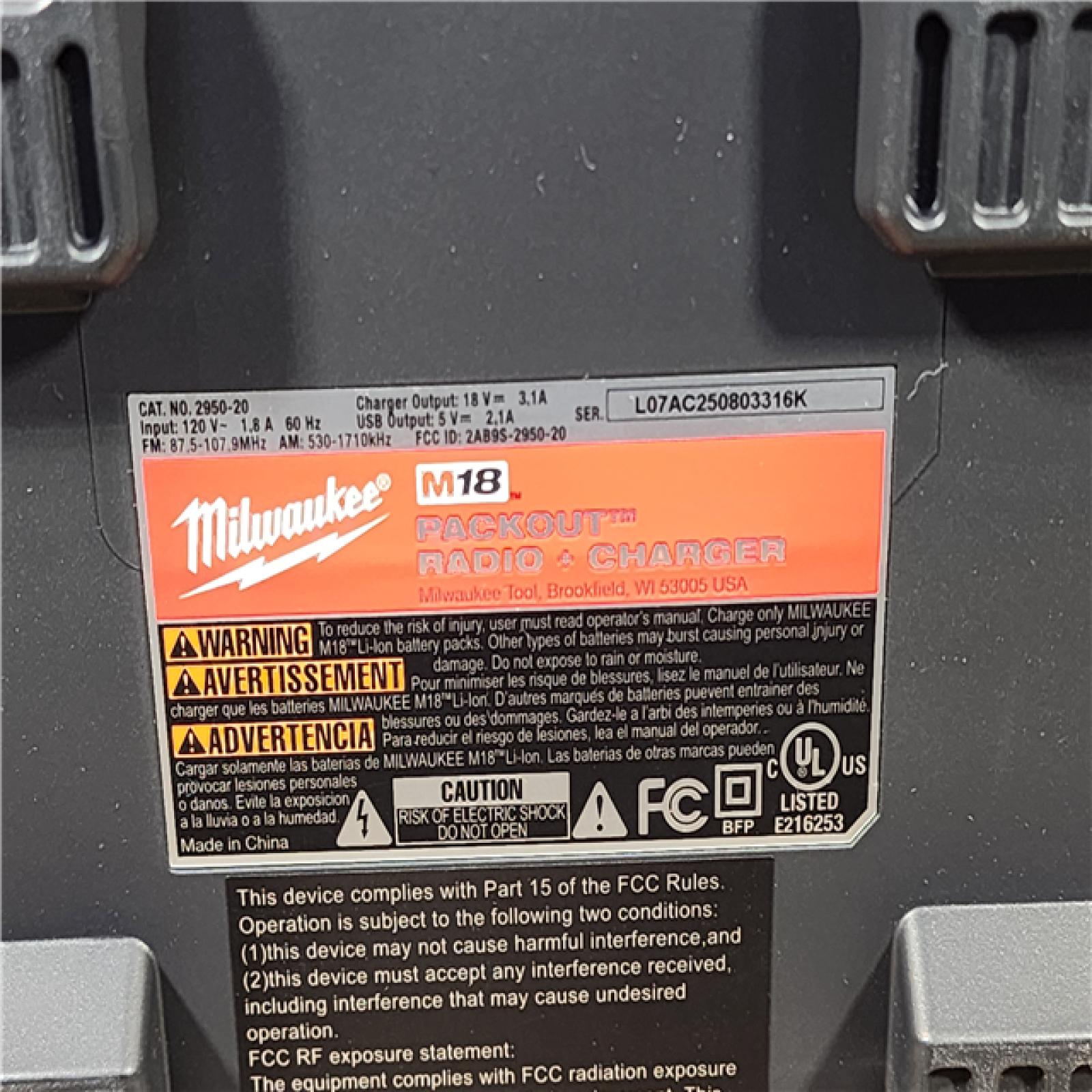 HOUSTON LOCATION - AS-IS Milwaukee 2950-20 18V M18 PACKOUT Lithium-Ion Cordless Radio + Charger (Tool Only)