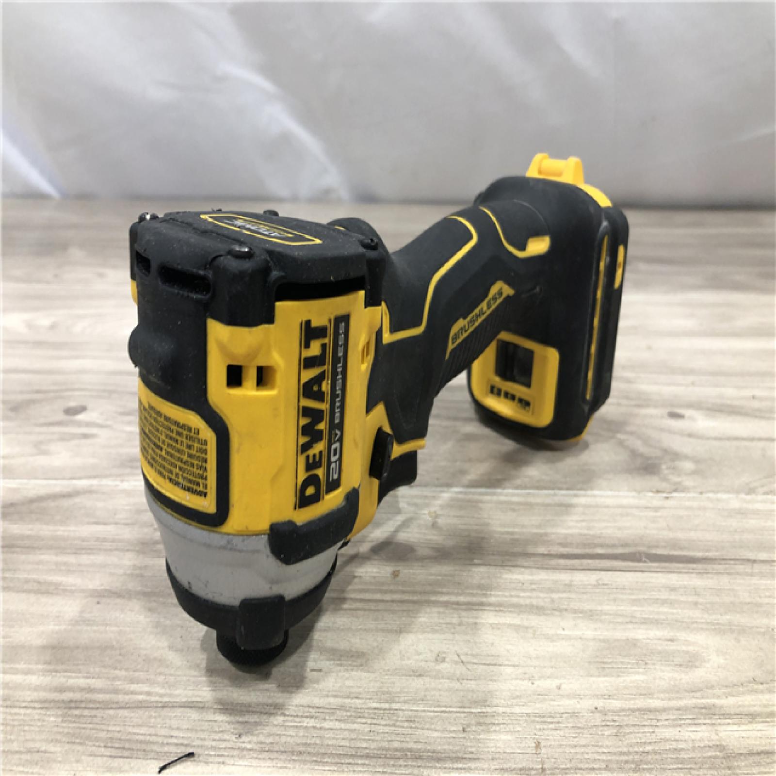 AS-IS DeWalt 20V MAX ATOMIC 1/4 in. Cordless 3-Speed Impact Driver Kit