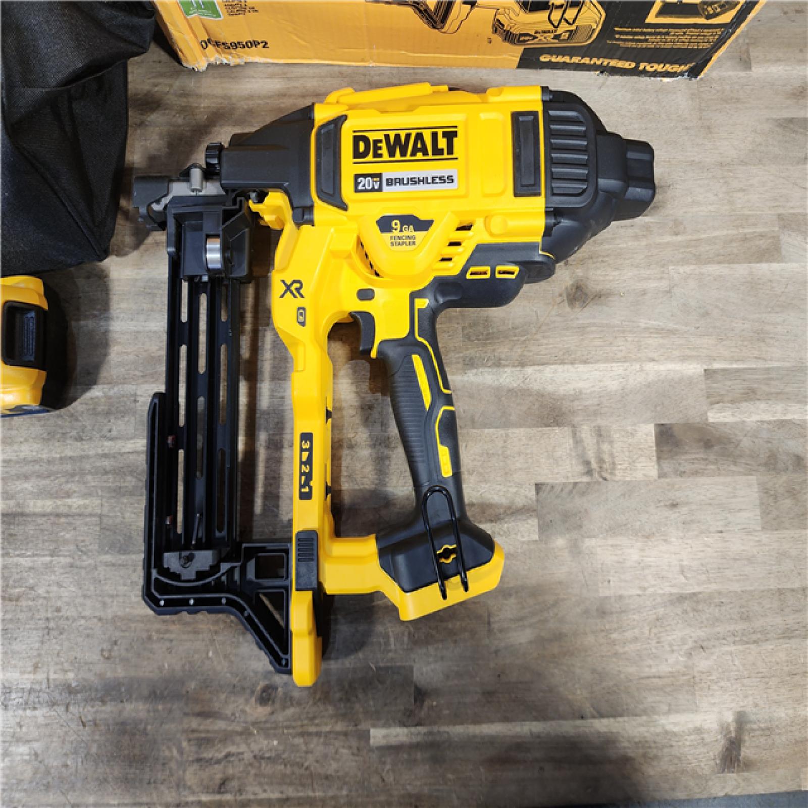 HOUSTON LOCATION - AS-IS (APPEARS LIKE NEW) DEWALT 20V MAX XR Lithium-Ion Cordless Brushless 9-Gauge Fencing Stapler Kit with (2) 5Ah Batteries, Charger and Bag