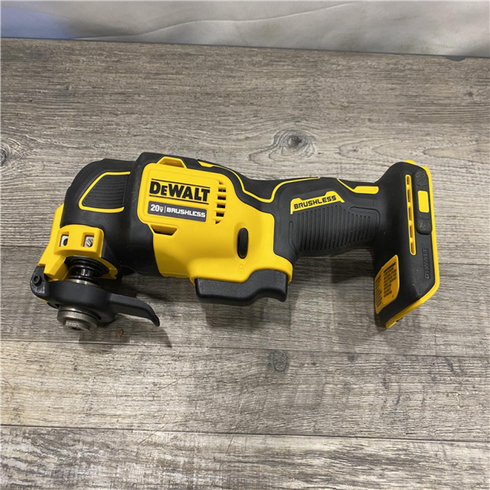 AS-IS DEWALT ATOMIC 20V MAX Cordless Brushless Oscillating Multi Tool Kit