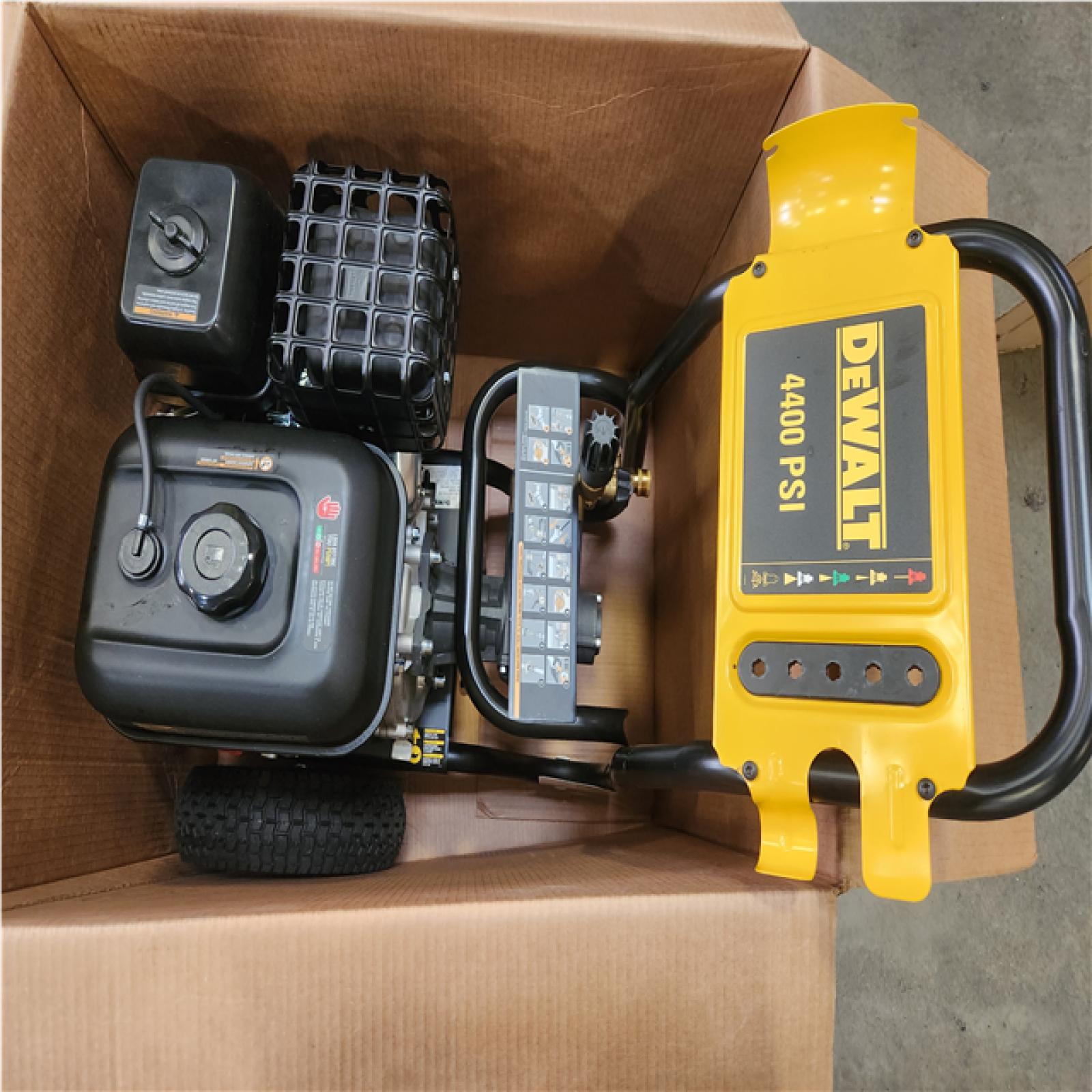 Phoenix NEW DEWALT 4400 PSI 4.0 GPM Gas Pressure Washer with 420cc Engine, Triplex Pump, Commercial Cold Water Power Washer