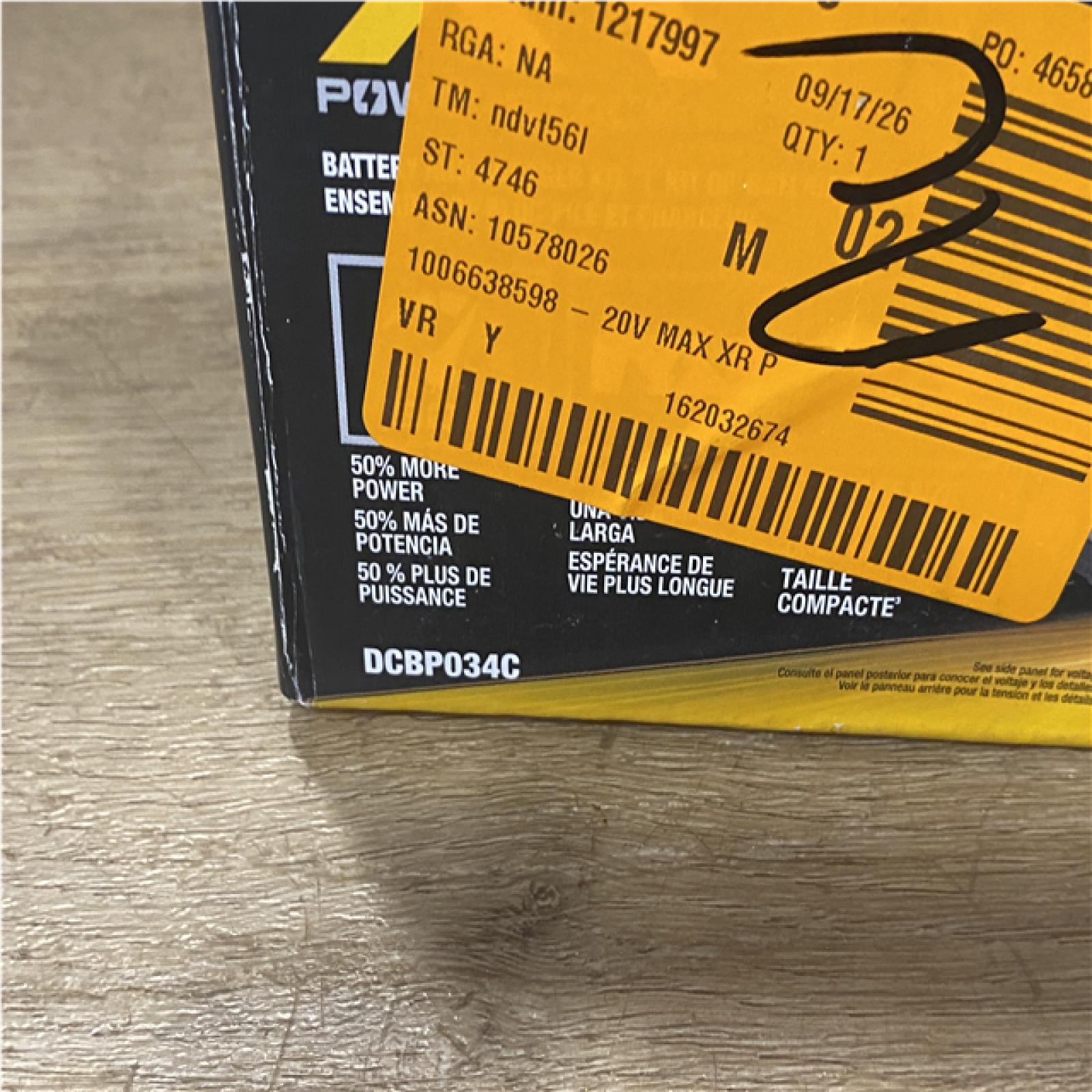 NEW DEWALT 20V MAX XR POWERSTACK Lithium-Ion Battery Starter Kit with 1.7Ah Battery and Charger