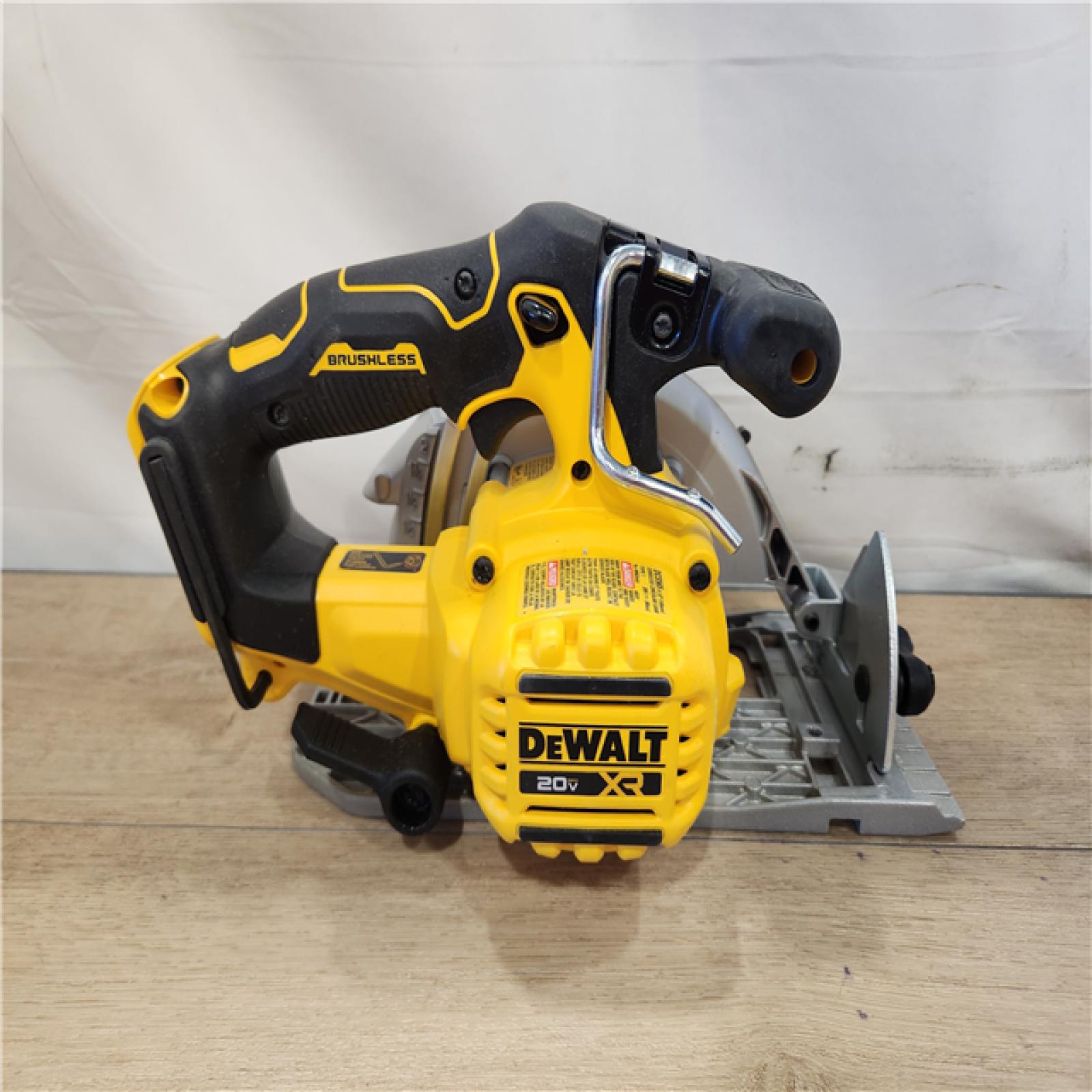 AS-IS- DeWALT 20V Max Brushless 6.5   Cordless Circular Saw