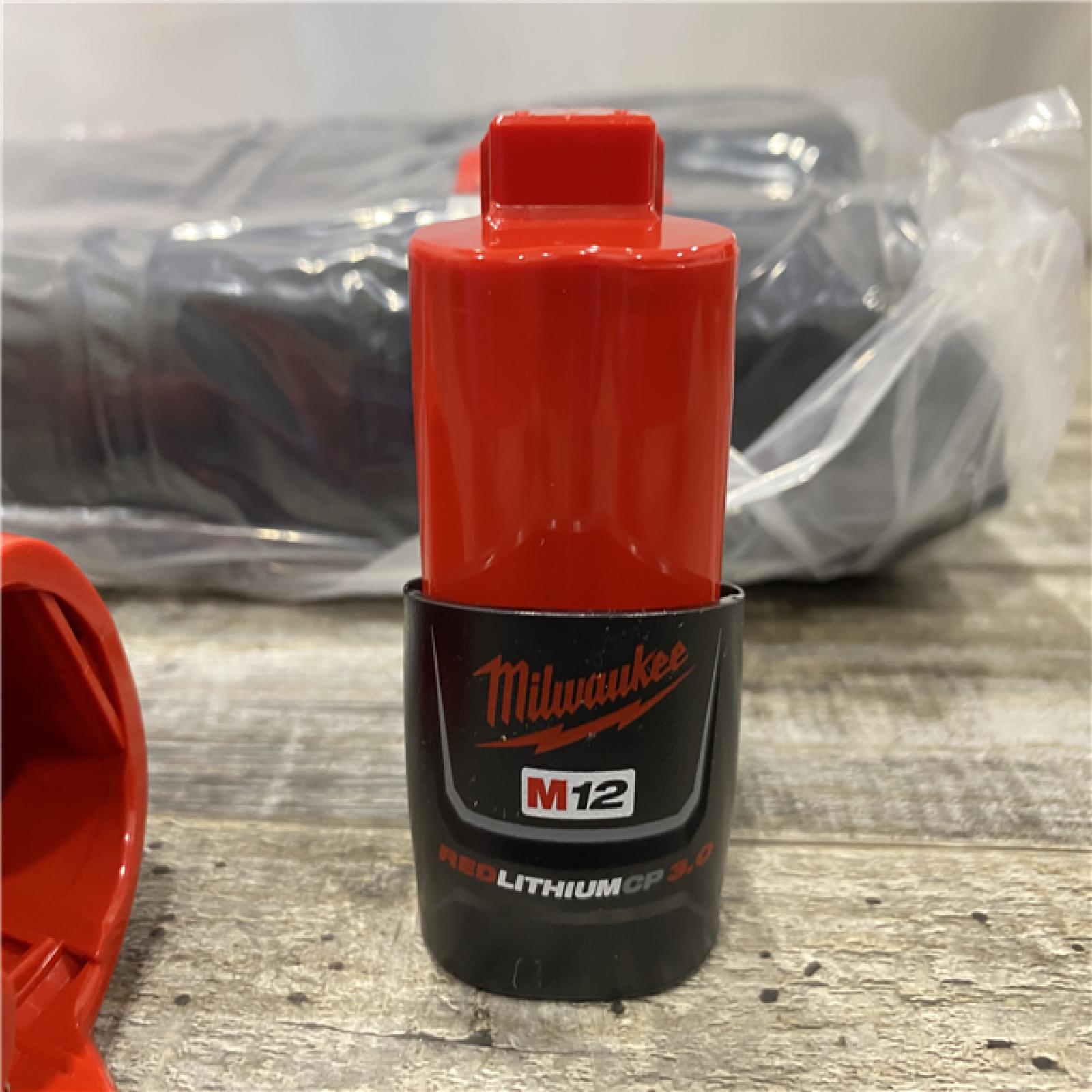 AS-IS Milwaukee Men's X-Large 12-Volt Lithium-Ion Cordless Tough Shell Black Heated Jacket with (1) 3.0 Ah Battery and Charger