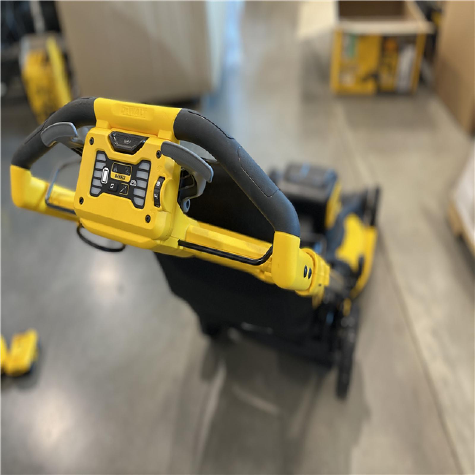 AS-IS - DeWalt 2x20V MAX 21 in. Cordless Battery Powered Self Propelled Lawn Mower Kit