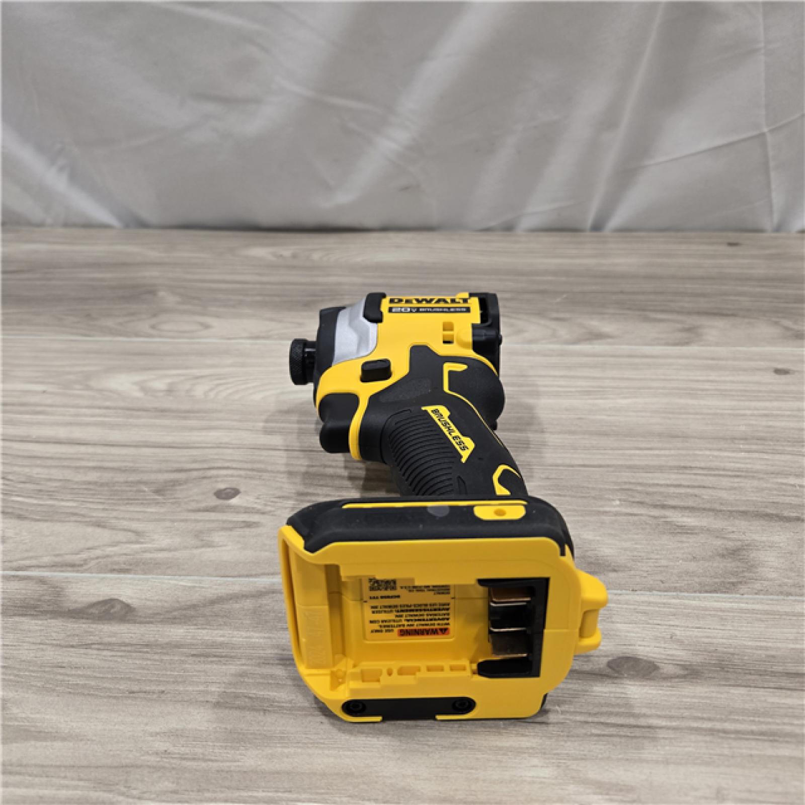 AS-IS DeWalt 20V MAX ATOMIC 1/4 in. Cordless 3-Speed Impact Driver Kit