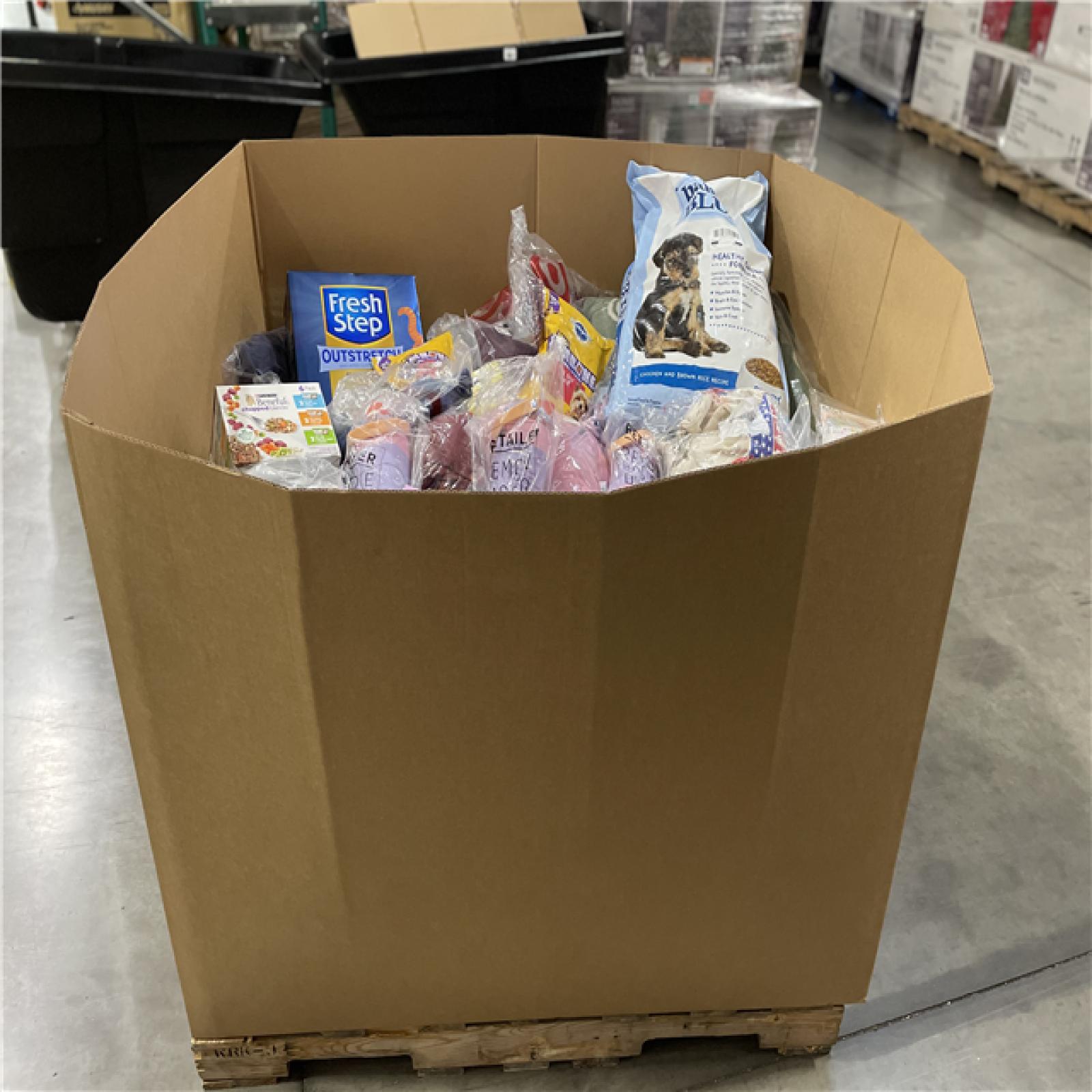 DALLAS LOCATION- NEW!- BULLSEYE MIXED CLOTHING PALLET (300 UNITS)