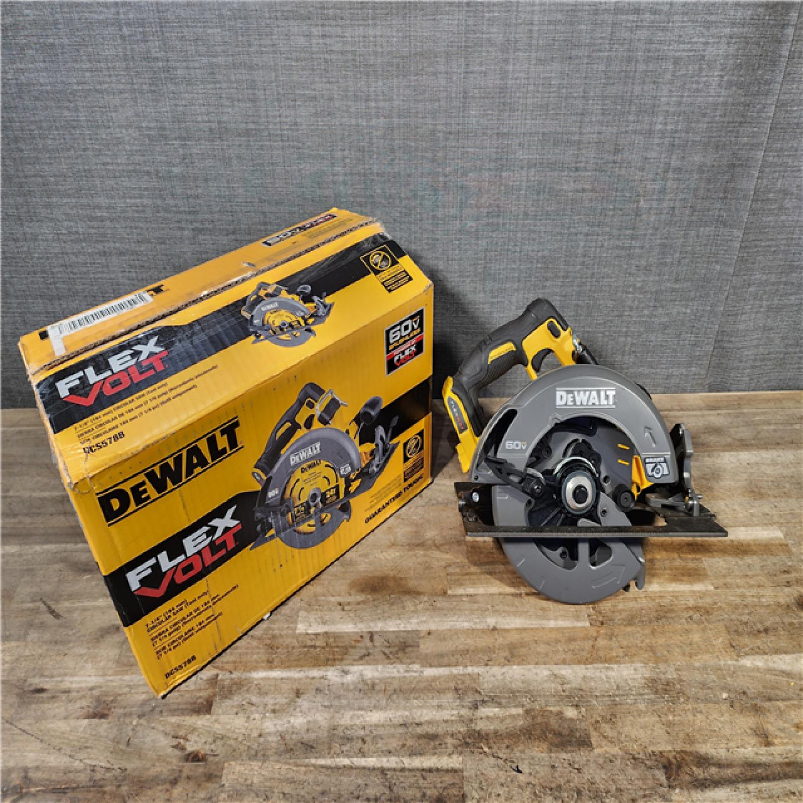 HOUSTON LOCATION - AS-IS DeWALT Flexvolt Max 7-1/4 60V Brushless Circular Saw (Tool Only)