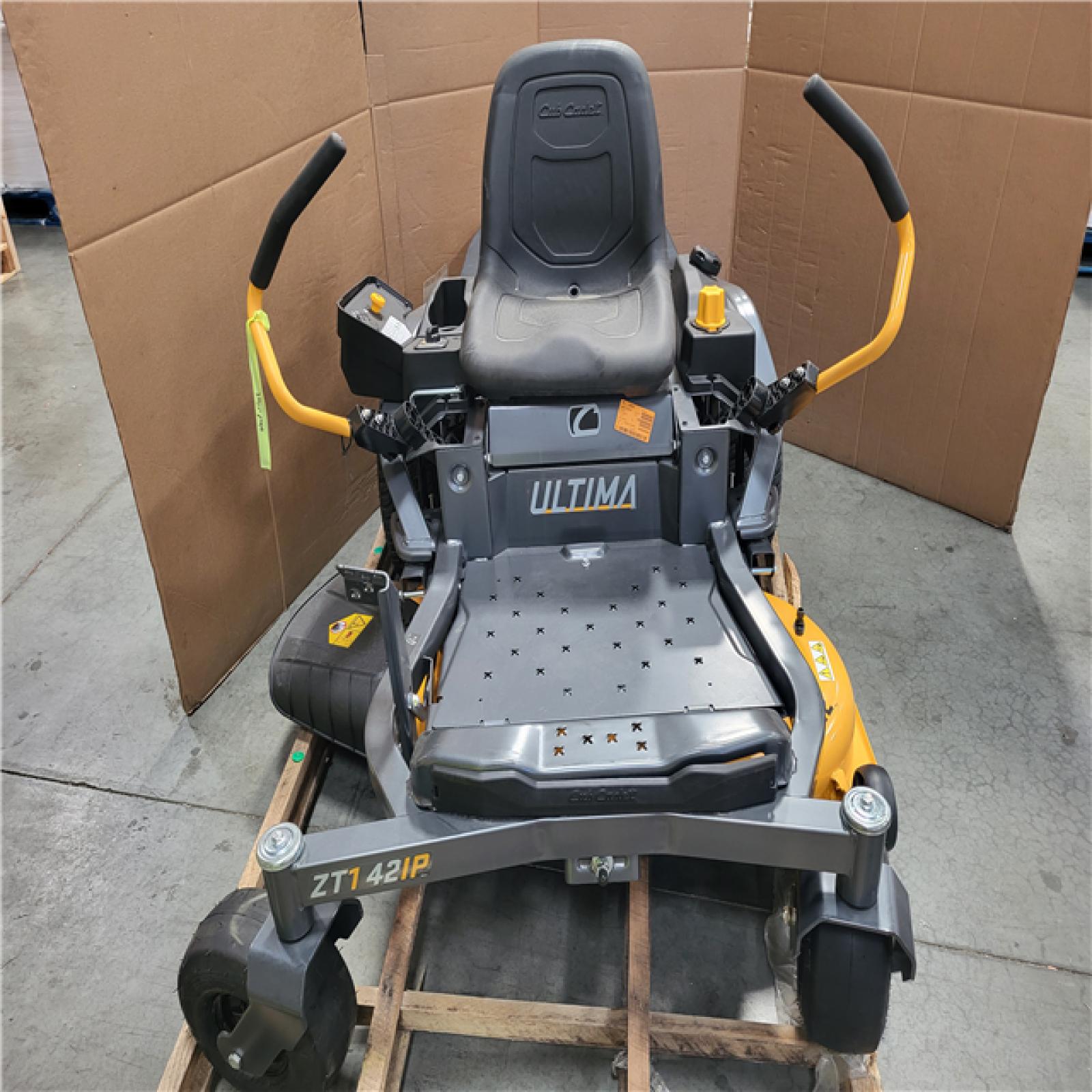 CALIFORNIA AS-IS APPREARS NEW CLUB CADET ULTIMA ZT1 42IN. ZERO TURN MOWER