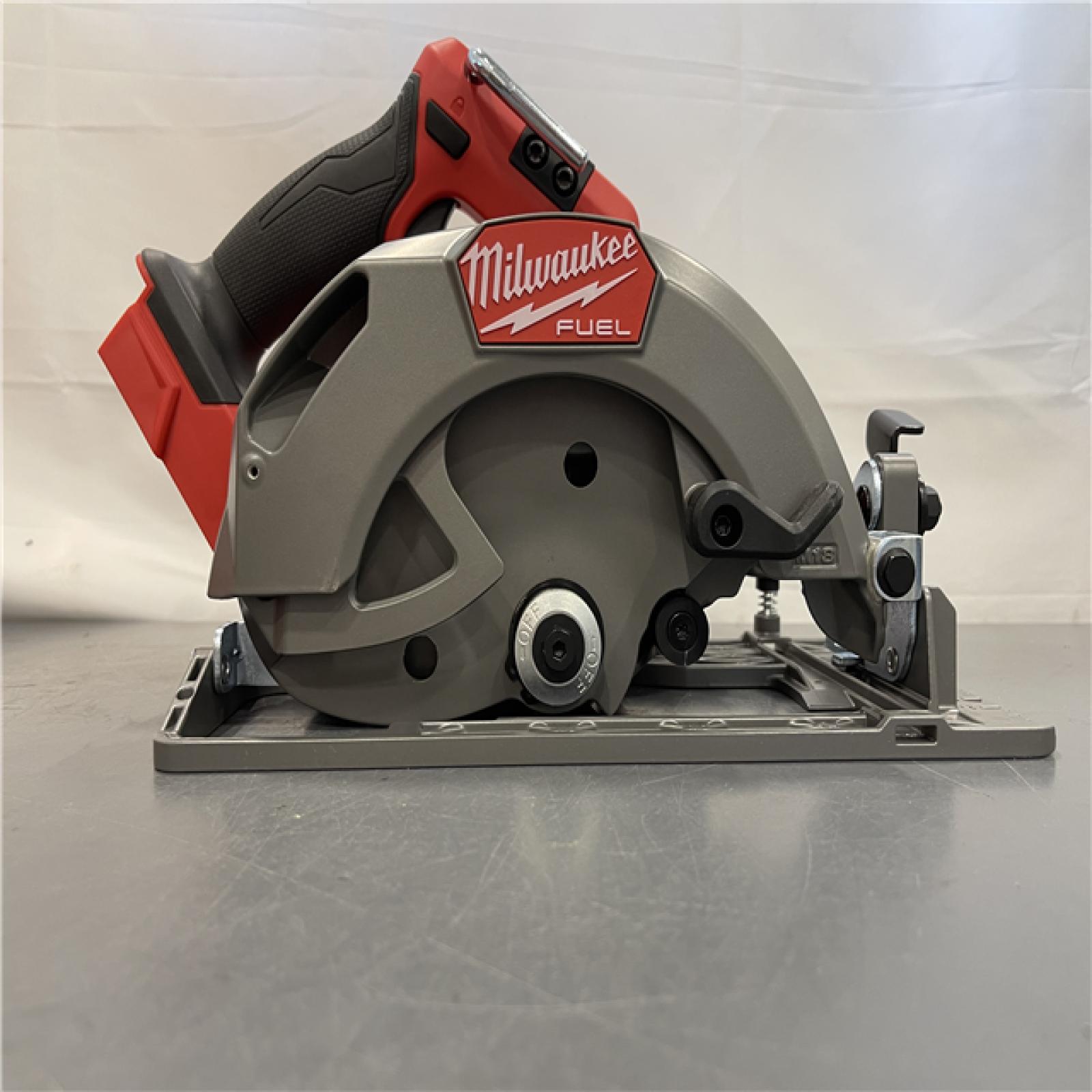 AS-IS - Milwaukee Tools M18 FUEL 7-1/4 Circular Saw (Tool Only)
