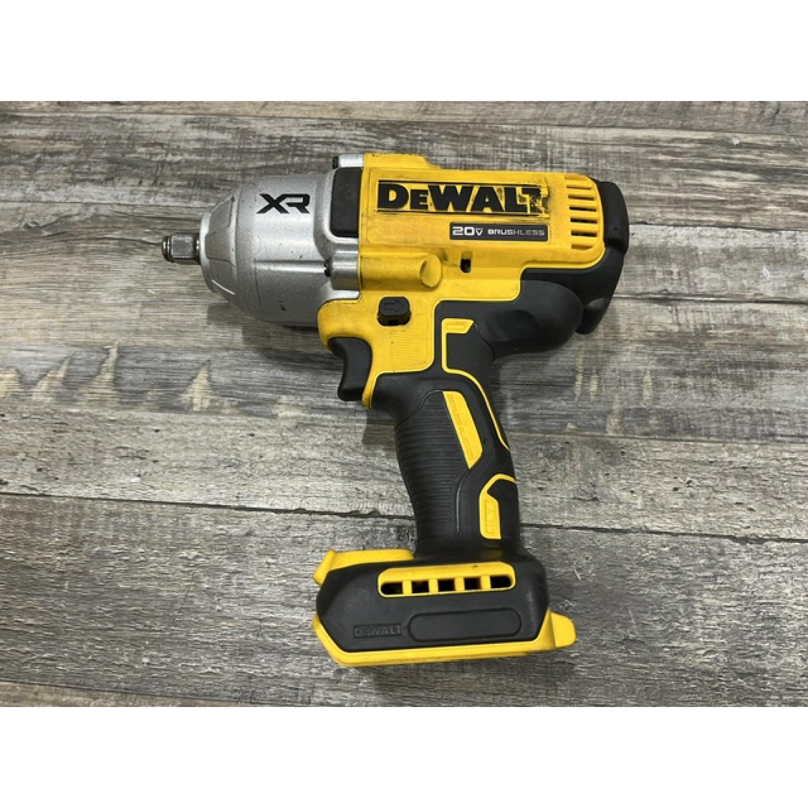 AS-IS DEWALT 20V MAX Lithium-Ion Cordless 1/2 in. Impact Wrench Kit