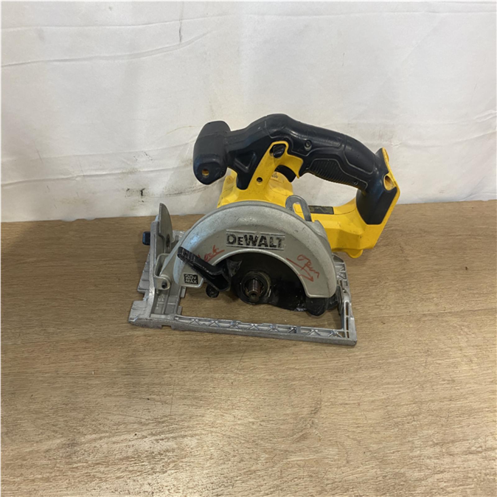 AS-IS DEWALT 6-1/2'' 165MM CIRCULAR SAW (Tool-Only)