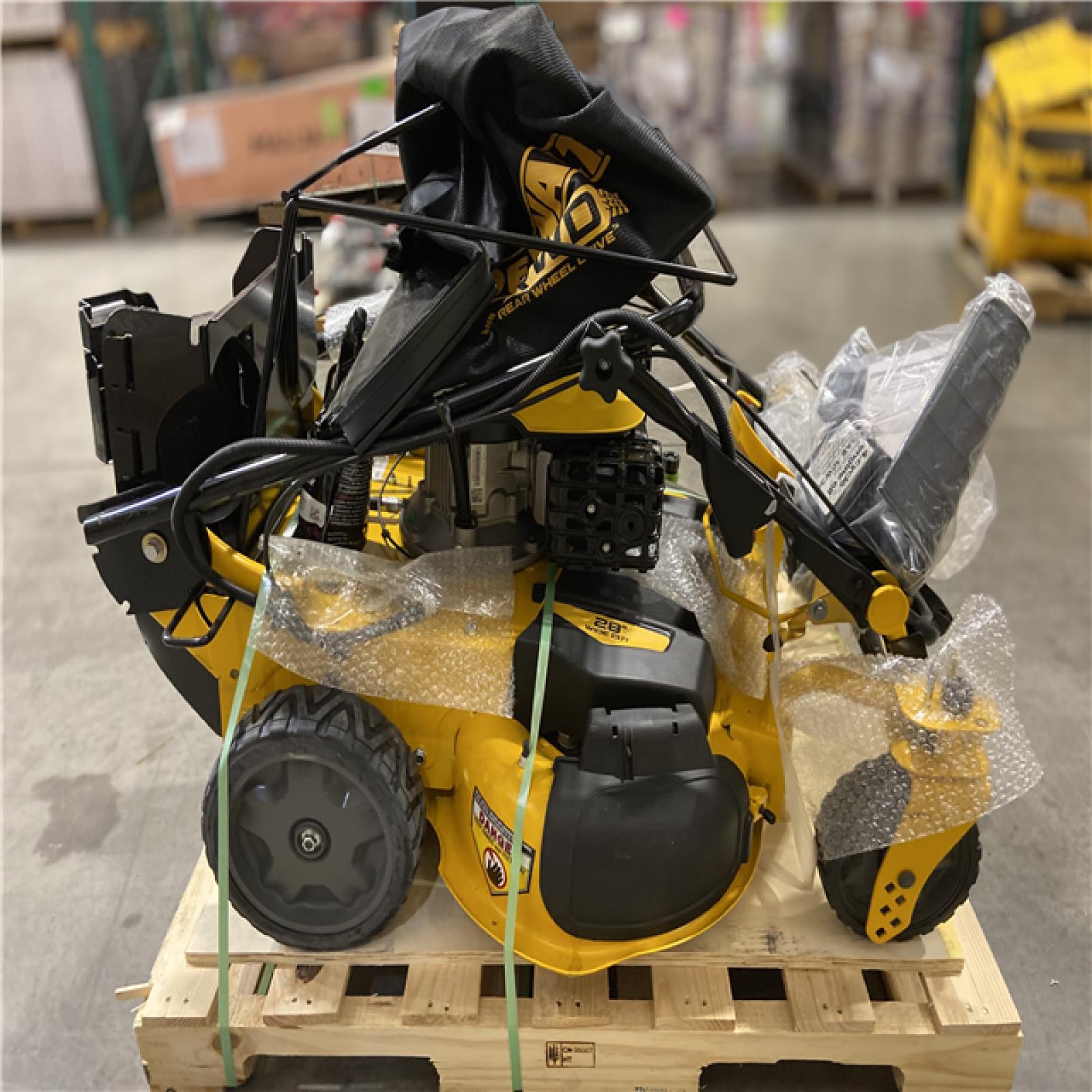 DALLAS LOCATION - DEWALT 224CC COMERCIAL ENGINE 28 MOWER