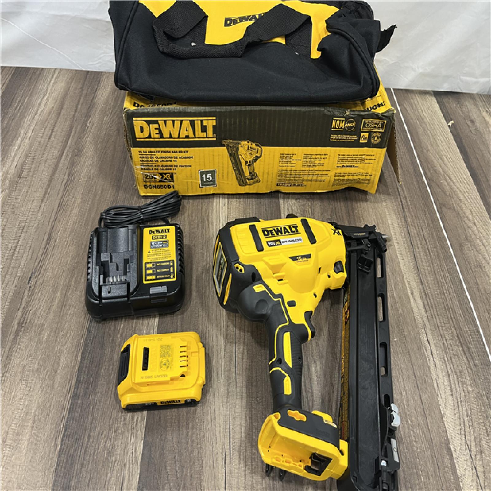 GOOD DeWalt 20V MAX XR 15 Ga. Cordless 34 Deg Nailer Kit (Battery & Charger) 20 V
