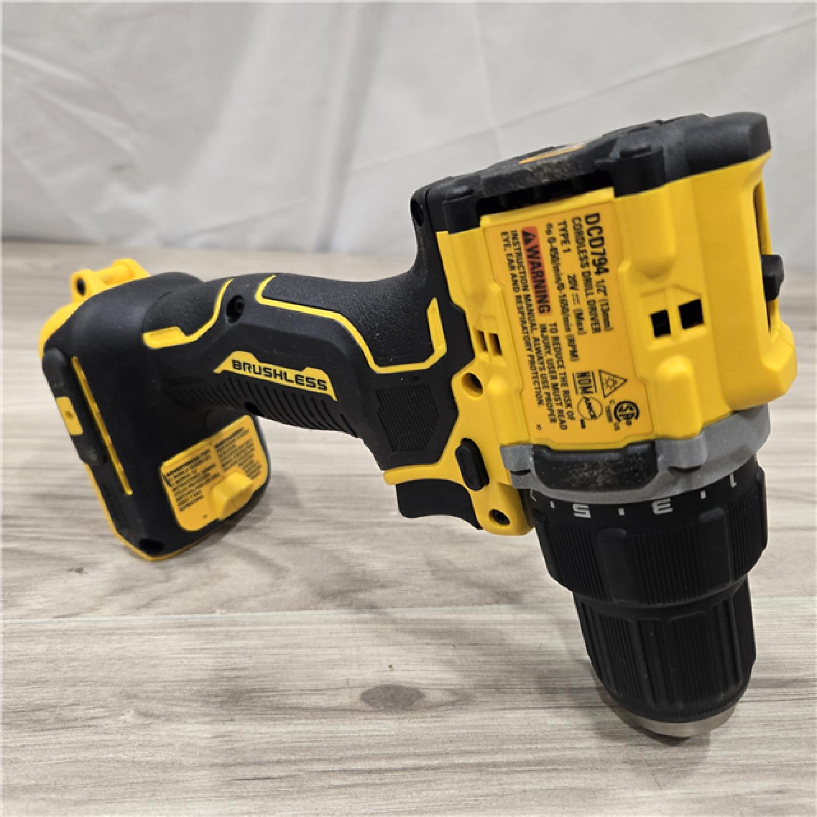 AS-IS Dewalt DCK225D2 20V MAX Cordless Drill Driver/ Impact Driver Combo Kit