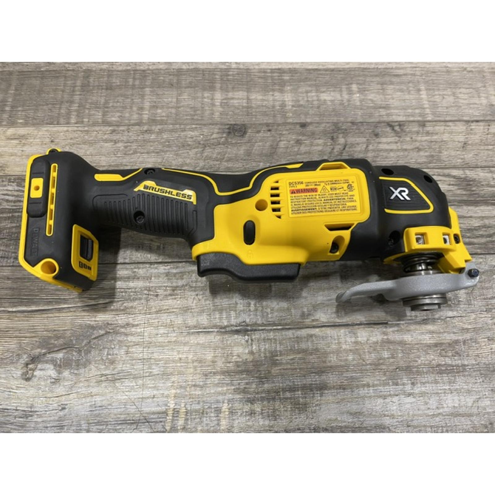 AS-IS DEWALT 20V MAX XR Cordless Brushless 3-Speed Oscillating Multi Tool Kit