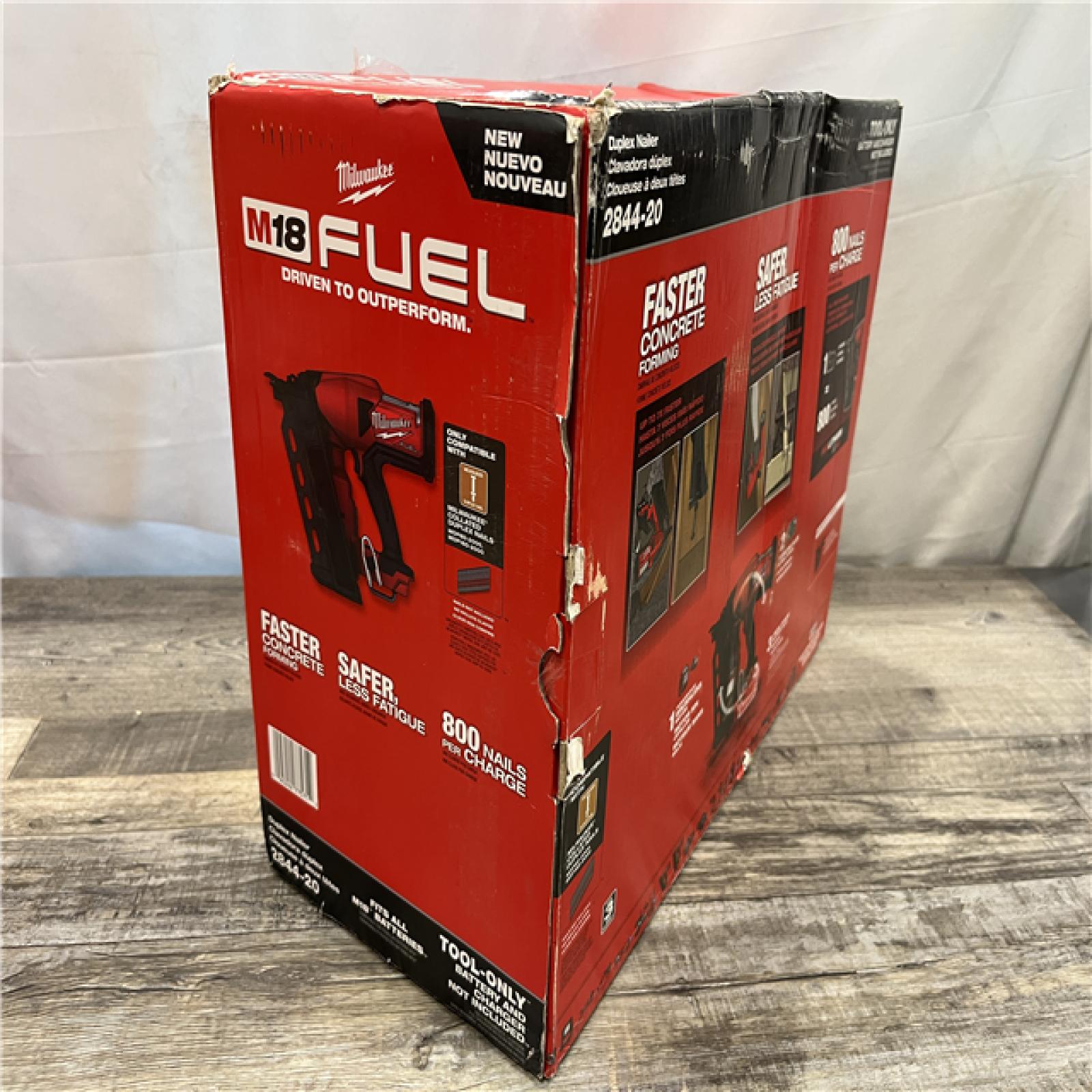 NEW - Milwaukee FUEL 18-Volt Brushless Lithium-Ion Cordless 21-Degree Duplex Nailer (Tool-Only)