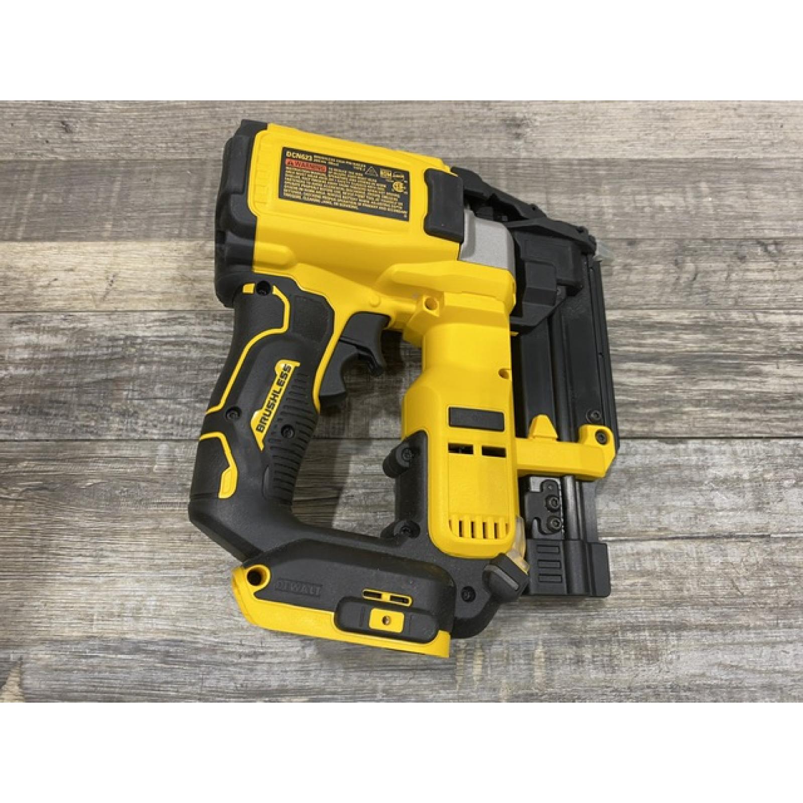 AS-IS DEWALT ATOMIC 20V MAX Lithium Ion Cordless 23 Gauge Pin Nailer Kit