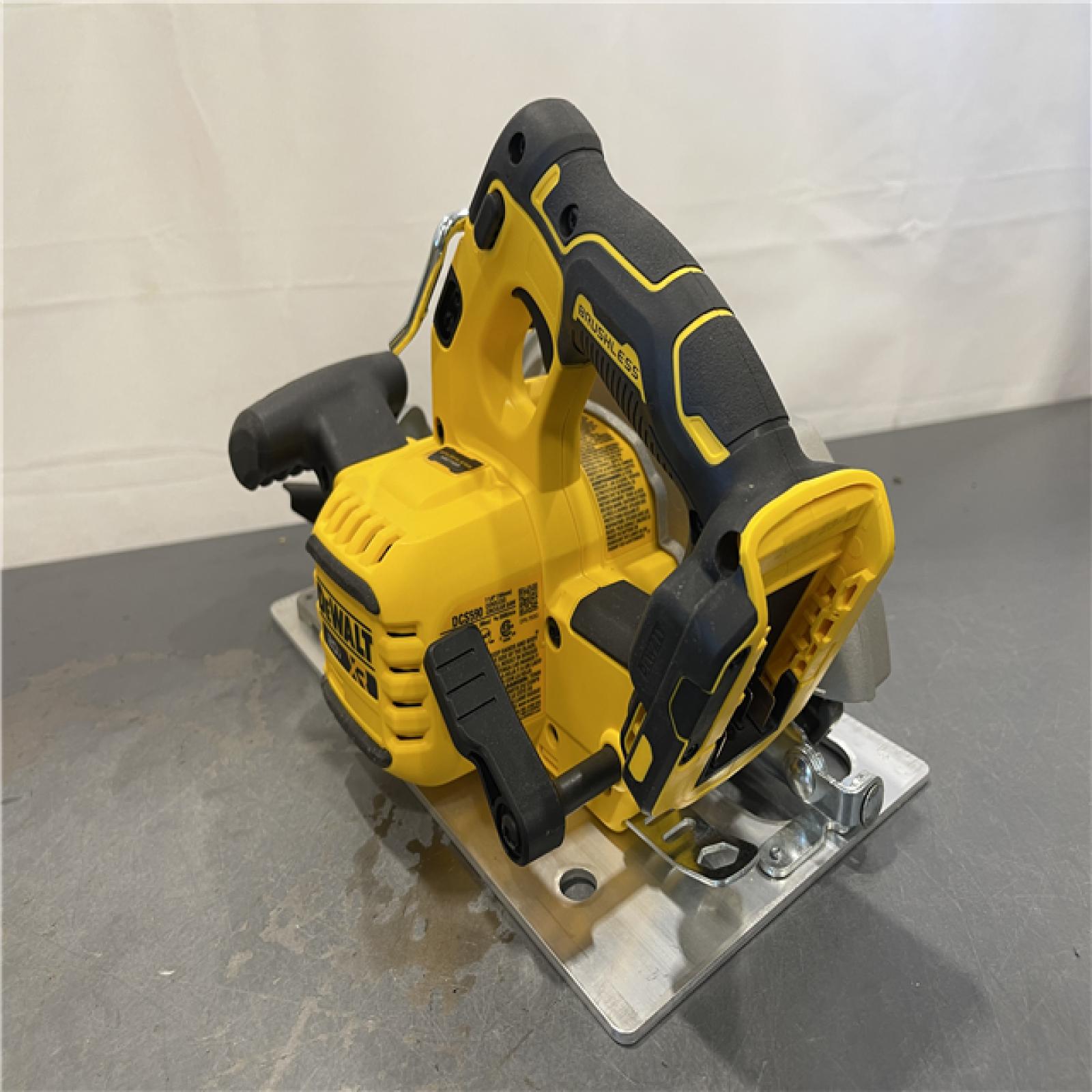 AS-IS - DEWALT 20-Volt MAX 7-1/4 in. Cordless Circular Saw