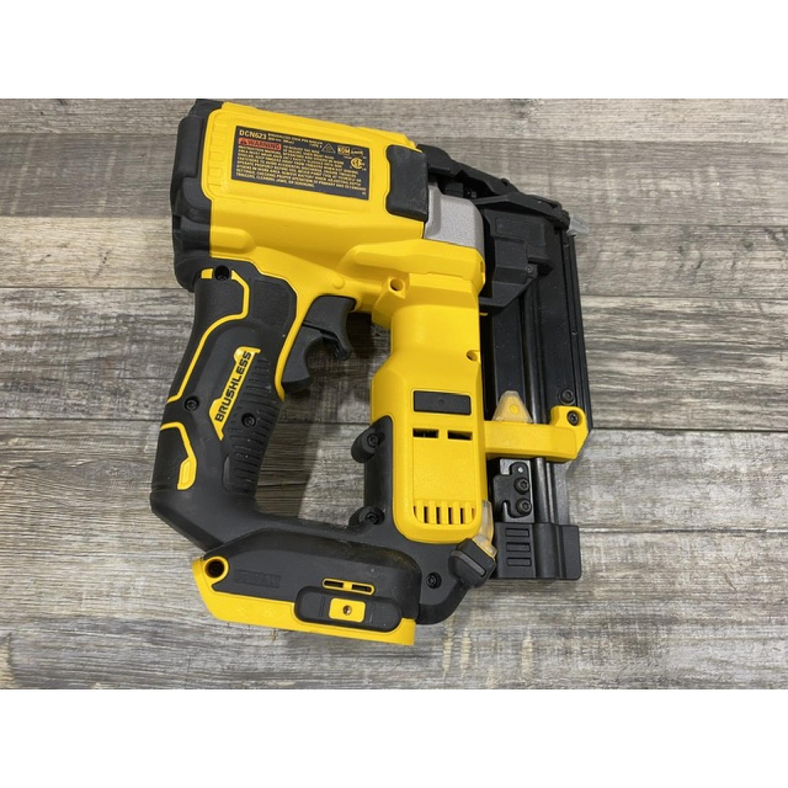 AS-IS DEWALT ATOMIC 20V MAX Lithium Ion Cordless 23 Gauge Pin Nailer Kit