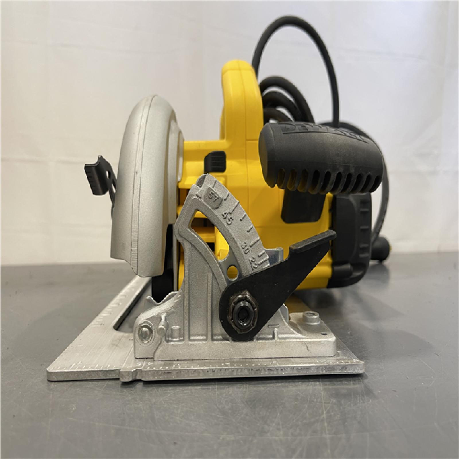 AS-IS - DeWalt 15 Amps 7-1/4 in. Corded Brushed Circular Saw Tool Only