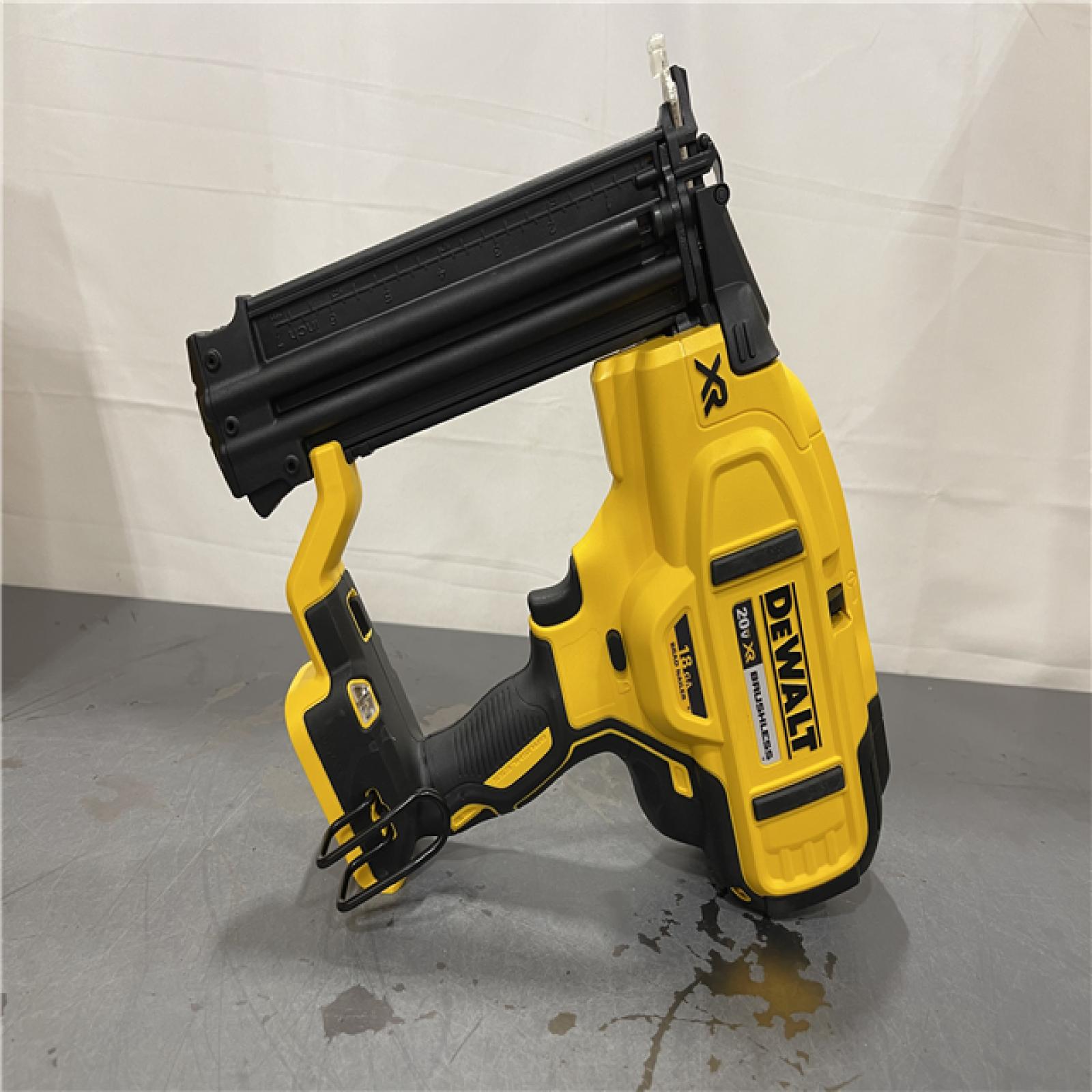 AS-IS - DeWalt 20V MAX XR Lithium-Ion Electric Cordless 18-Gauge Brad Nailer