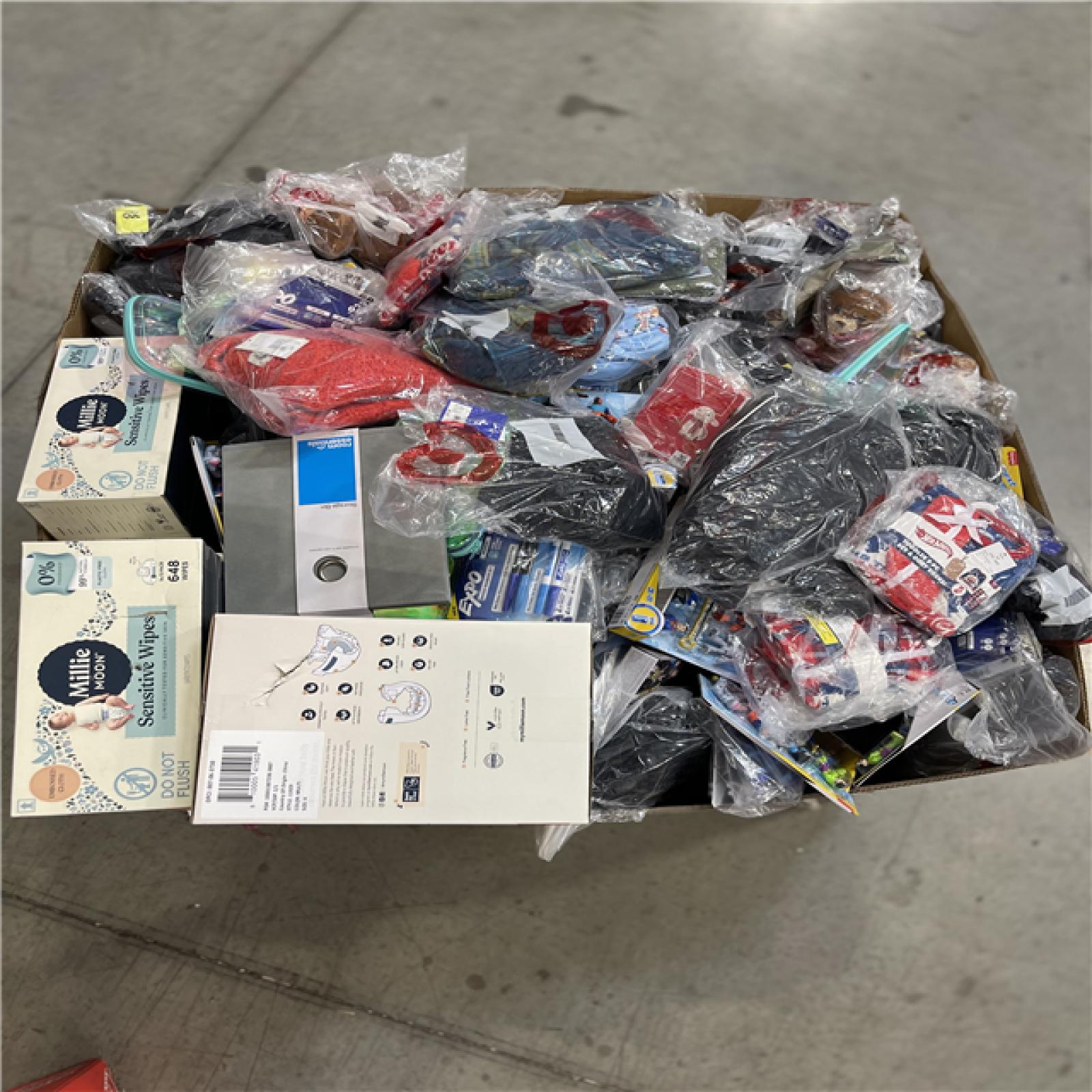 DALLAS LOCATION- NEW! BULLSEYE MIXED APPAREL PALLET- (400 UNITS)