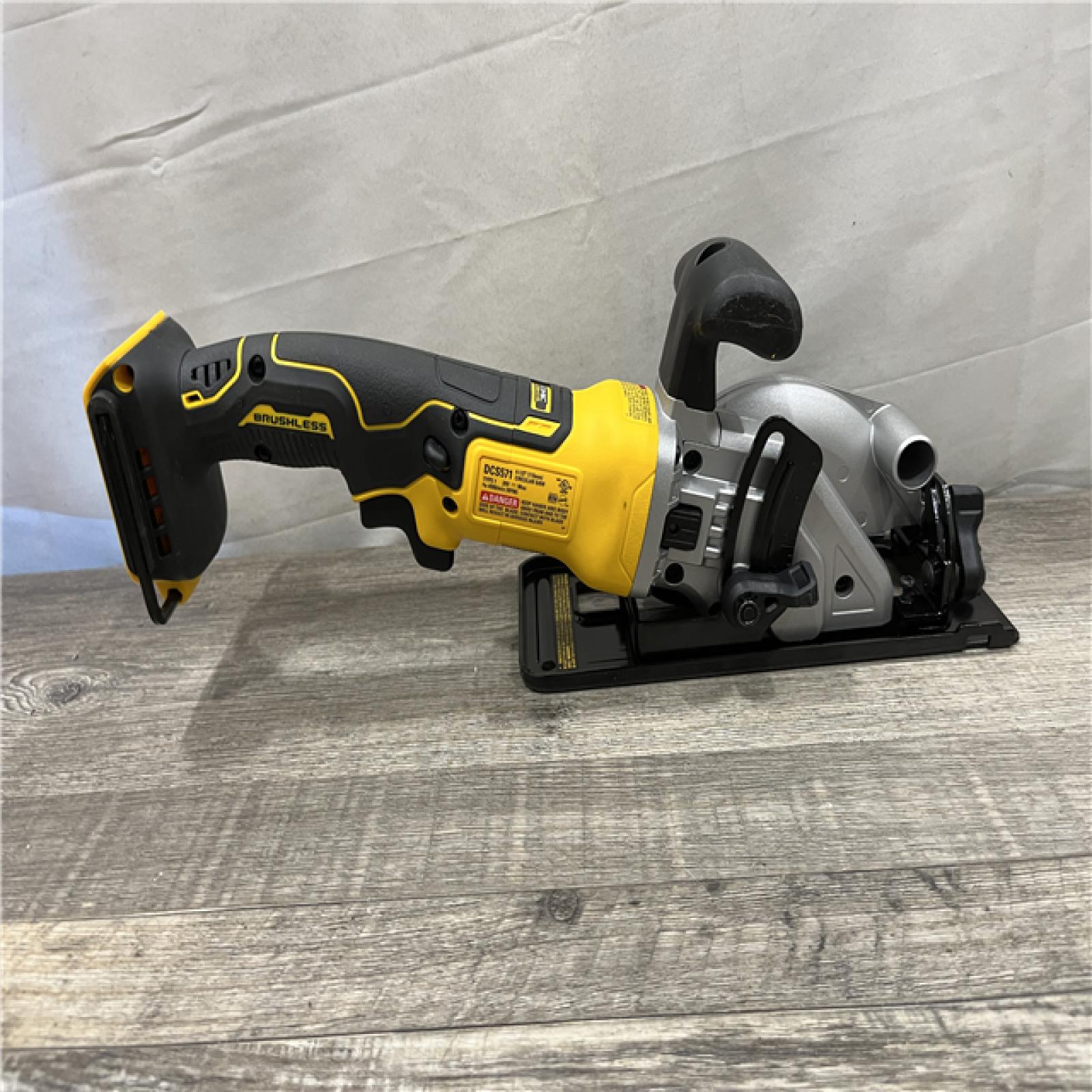 AS-IS DEWALT ATOMIC 20V MAX Cordless Brushless 4-1/2 in. Circular Saw (Tool Only)