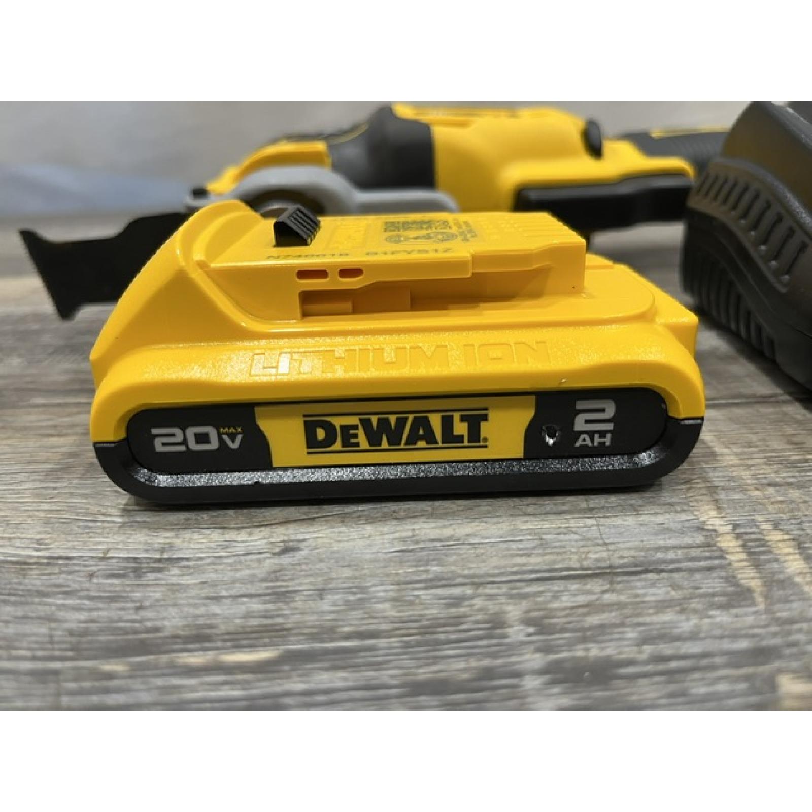 AS-IS DEWALT 20V MAX XR Cordless Brushless 3-Speed Oscillating Multi Tool Kit